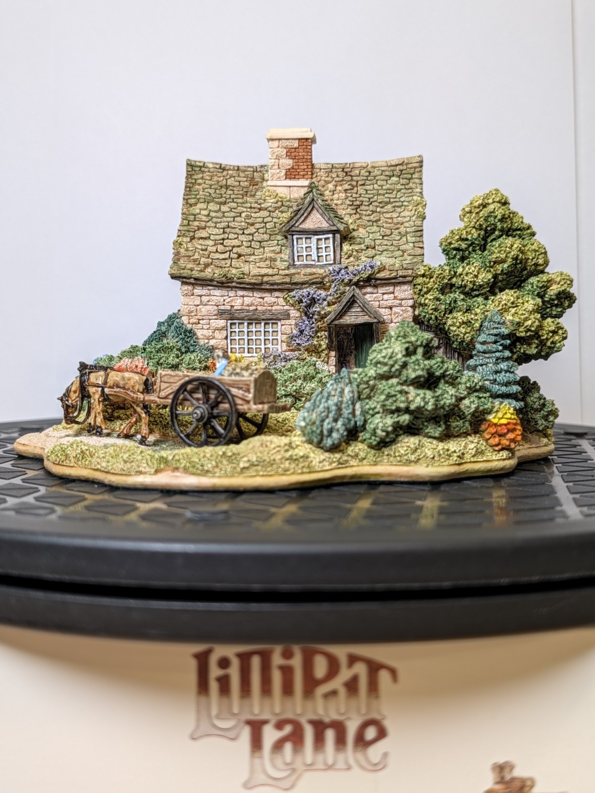 Lilliput Lane, Cruck End, 1996 Anniversary Cottage Lilliput Lane, Cruck End, 1996 Anniversary Cottage