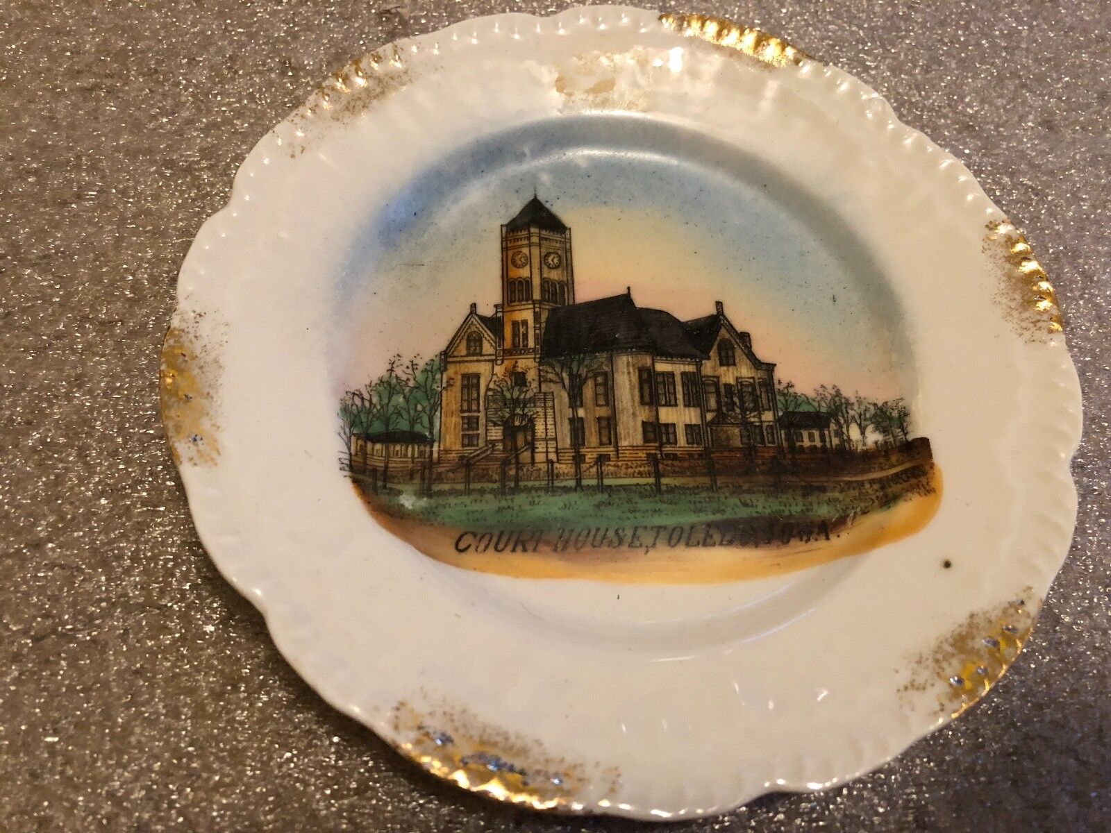 Antique Souvenir Dish Plate of Court House Toledo Iowa e.1900\'s