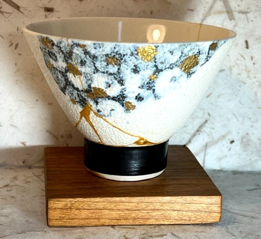 Kintsugi Japanese style repair technique,Japanese porcelain bowl, black/gold, VG