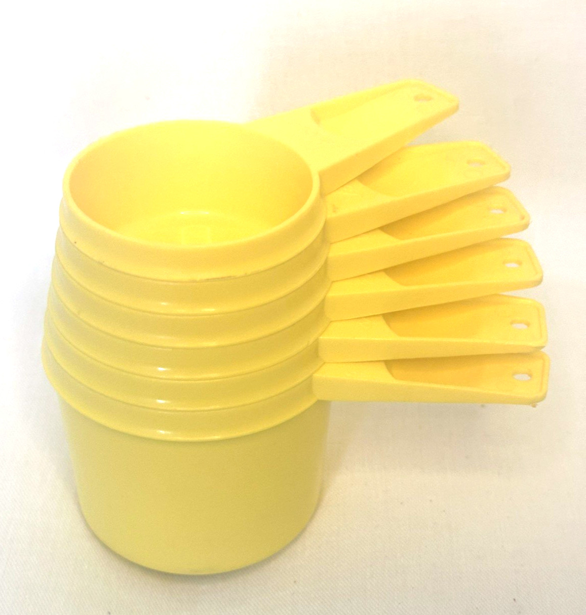Tupperware Measuring Cups Set of 6 Yellow - Vintage