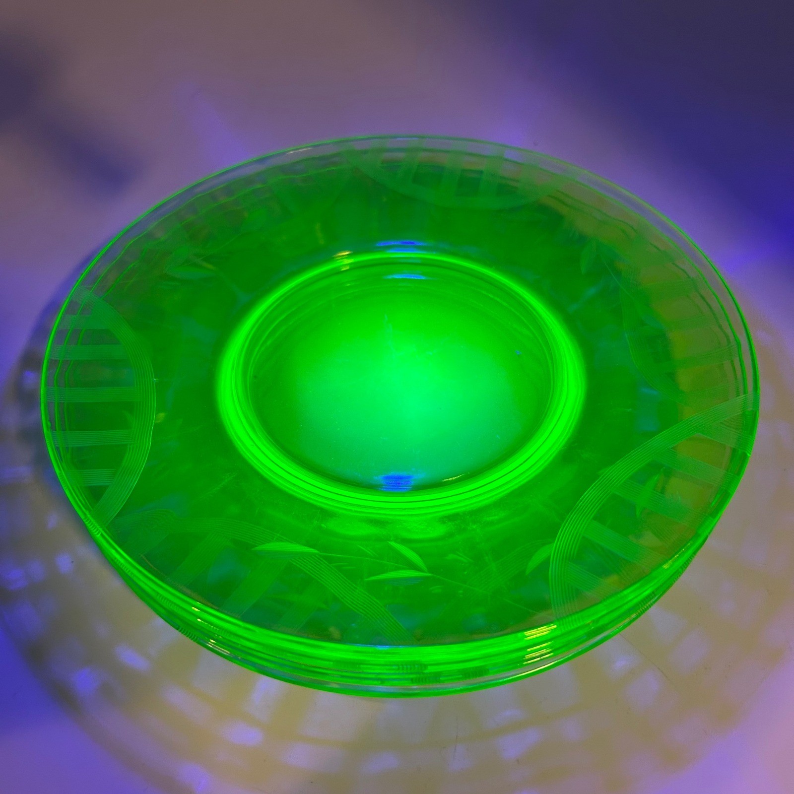 Vintage 1930s Vaseline Uranium Glass Art Deco Etched Leaf 8\