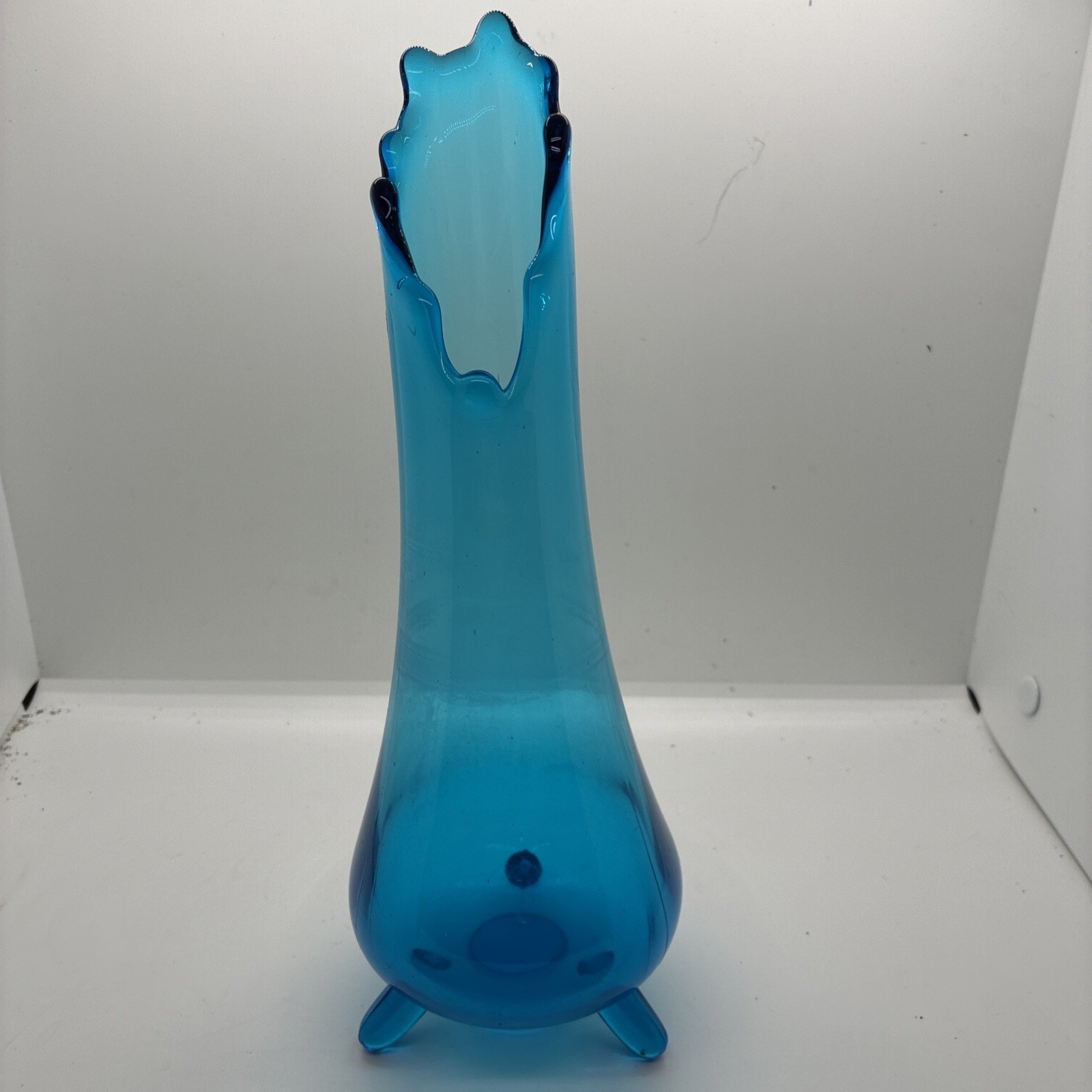 Vintage L.E. Smith Swung Vase Peacock Blue Hobnail Glass 3 Footed 10”Retro