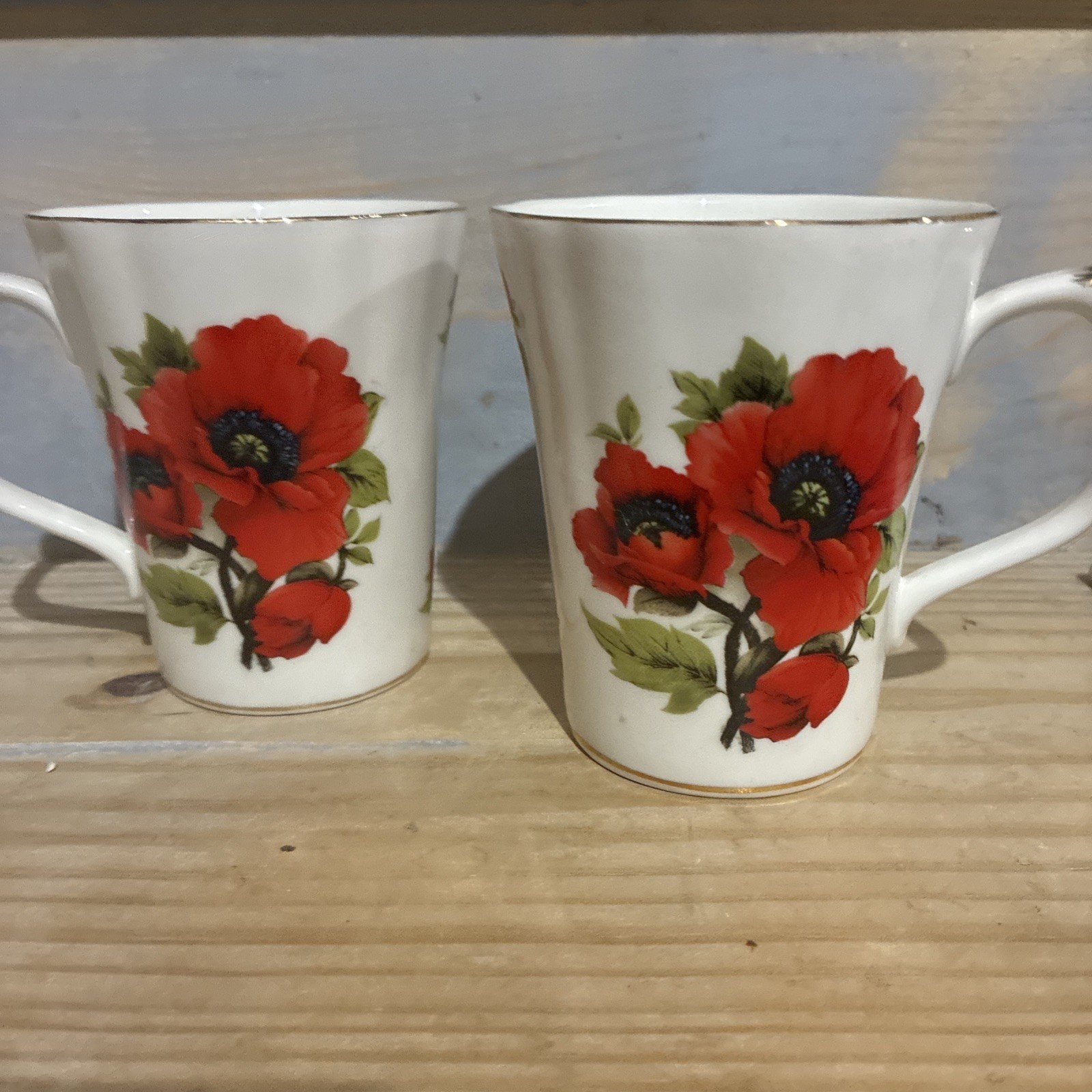 Grace\'s Teaware Mugs Lot of 2 Floral poppy design Design gold flutted gold rim Grace\'s Teaware Mugs Lot of 2 Floral poppy design Design gold flutted gold rim