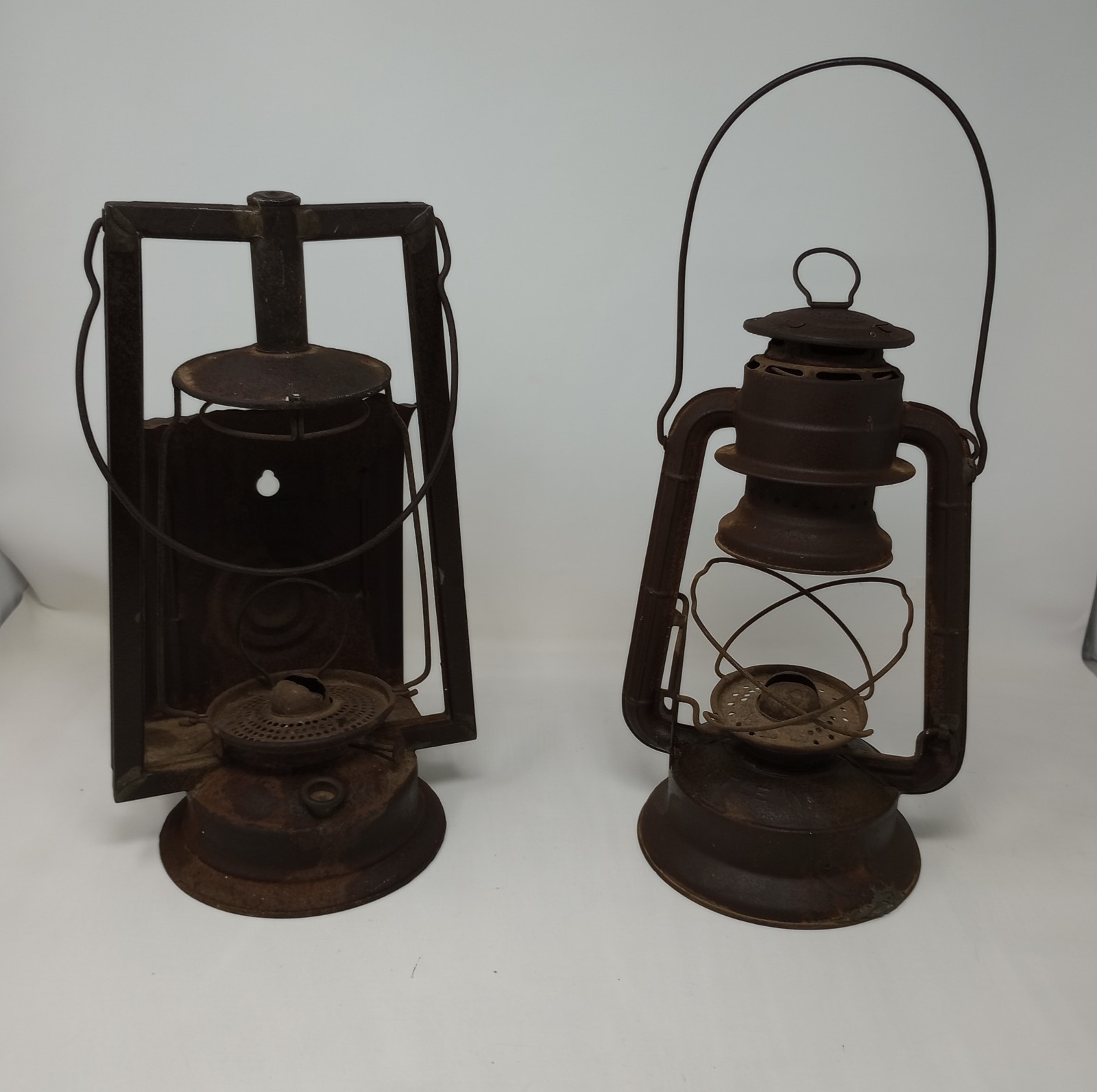 Lot Of 2 Antique / Vintage Dietz Lanterns Including Buckeye Dash Lamp (SEE PICS) Lot Of 2 Antique / Vintage Dietz Lanterns Including Buckeye Dash Lamp (SEE PICS)