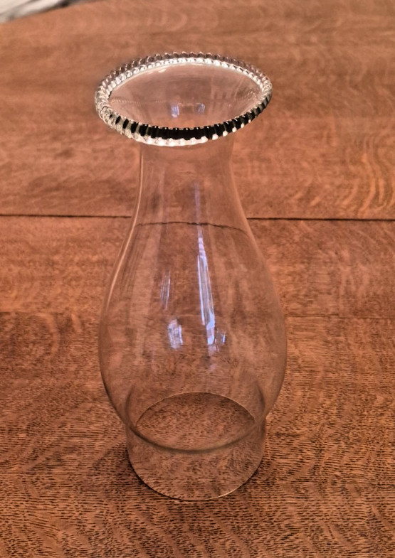 True Vintage CLEAR GLASS ZIG-ZAG TOP CHIMNEY FOR KEROSENE OIL-STYLE LAMP True Vintage CLEAR GLASS ZIG-ZAG TOP CHIMNEY FOR KEROSENE OIL-STYLE LAMP