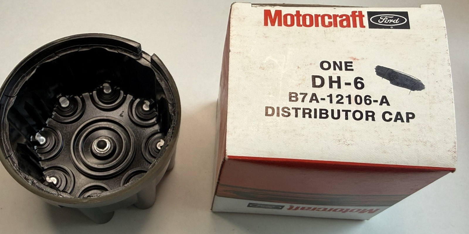 Vintage FORD MOTORCRAFT B7A-12106-A DISTRIBUTOR CAP Vintage FORD MOTORCRAFT B7A-12106-A DISTRIBUTOR CAP