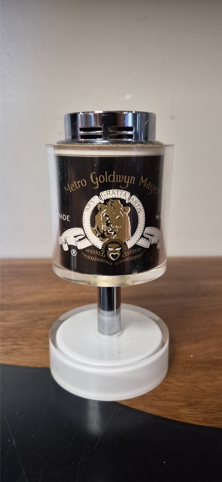 Rare VTG 1970s MGM Grand Hotel Las Vegas Scripto Acrylic Pedestal Table Lighter Rare VTG 1970s MGM Grand Hotel Las Vegas Scripto Acrylic Pedestal Table Lighter