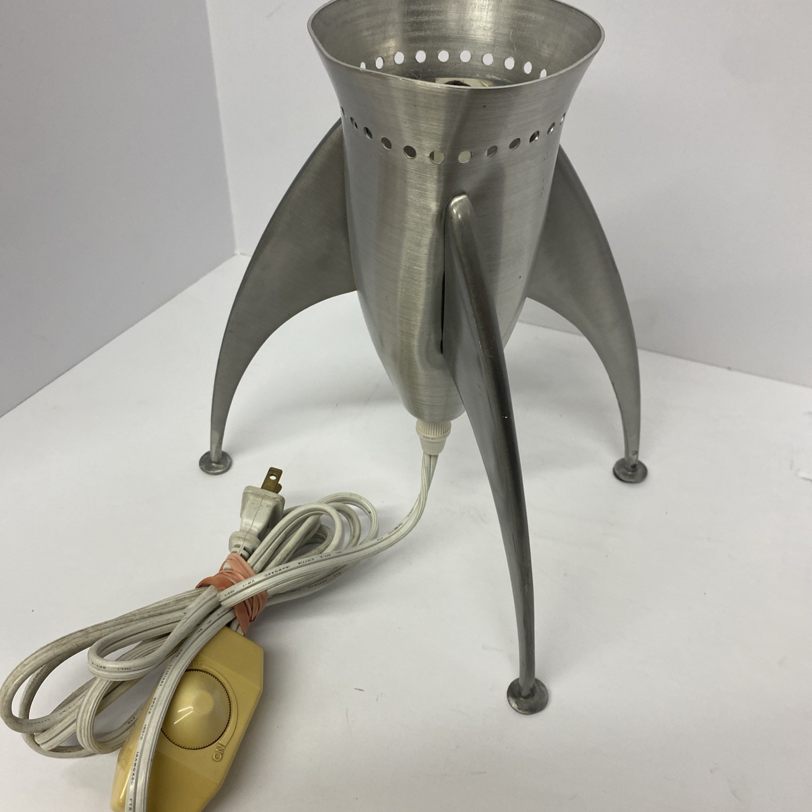 Vintage 1980s Kaoyi Electric Co. Spaceship Accent Lamp, Mid-Century EUC NO BULB Vintage 1980s Kaoyi Electric Co. Spaceship Accent Lamp, Mid-Century EUC NO BULB