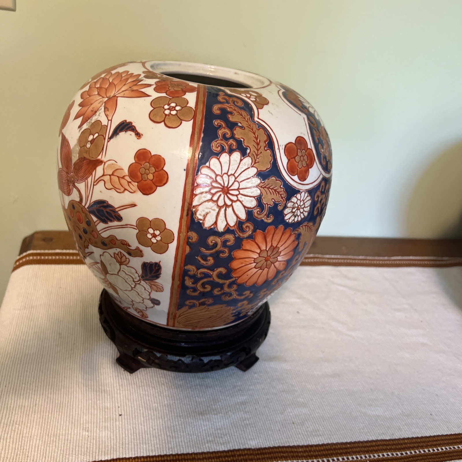 Vintage Japanese Imari Porcelain Lion Globe Vase Large 10” WIth STAND Vintage Japanese Imari Porcelain Lion Globe Vase Large 10” WIth STAND