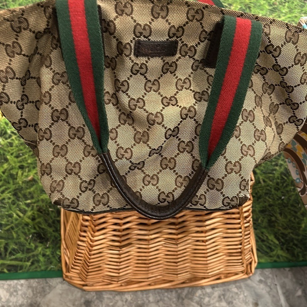 Vintage Authentic Gucci monogram Sheri purse Vintage Authentic Gucci monogram Sheri purse
