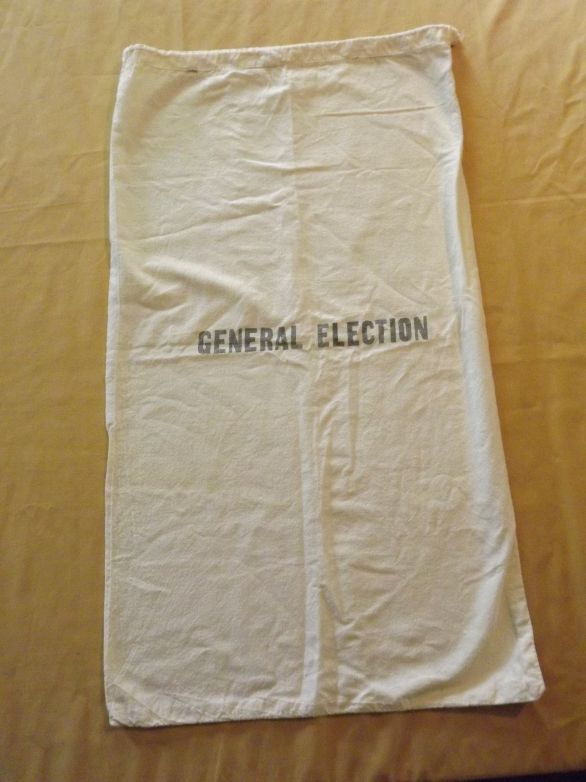 VINTAGE LARGE 32' X 18