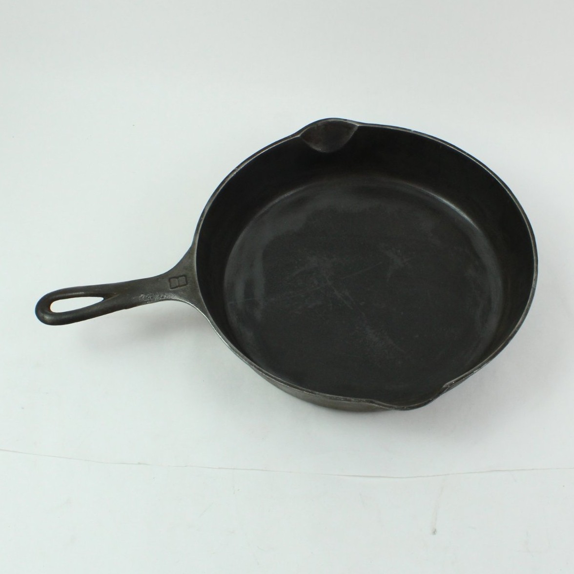 Griswold No. 8 Cast Iron Skillet Frying Pan Pouring Spout