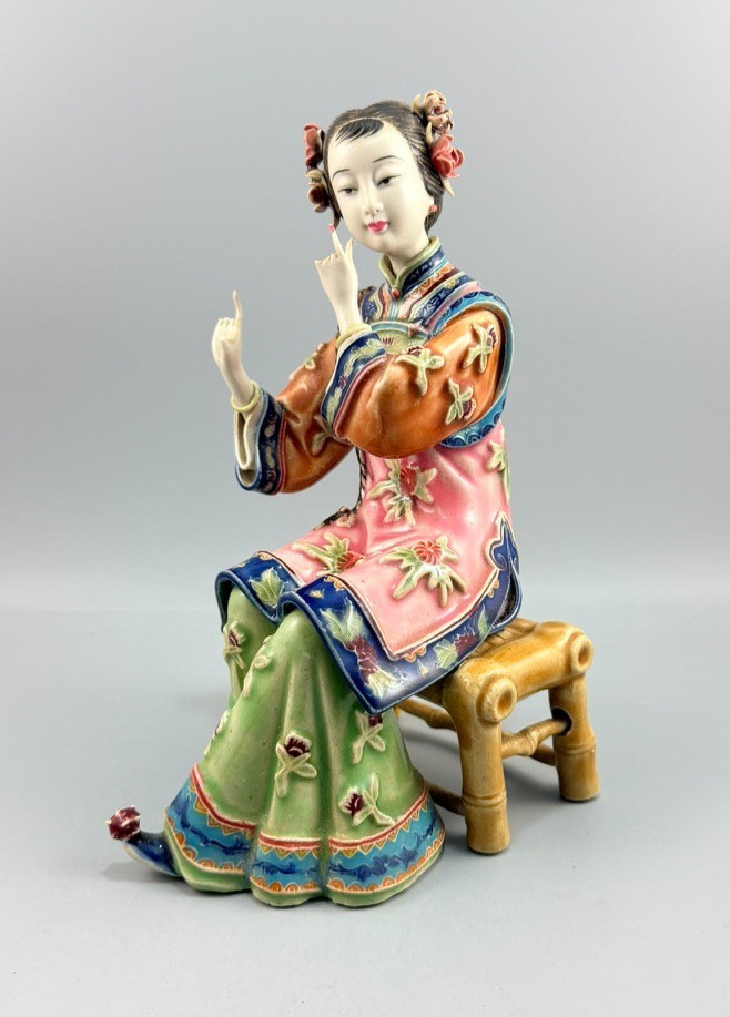 Vintage Shiwan Wucai Chinese Pottery Lady Seated Beauty Figurine 8.25” Tall READ