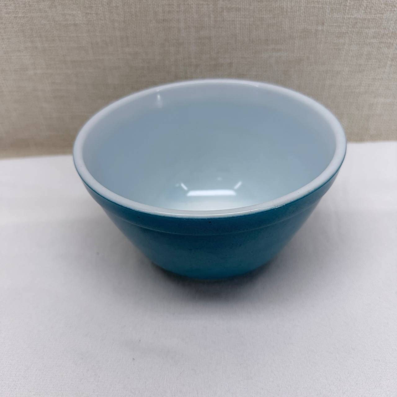 Vintage Pyrex 401 Turquoise Blue Mixing Bowl 1.5 Pint Small Opal Glass USA Vintage Pyrex 401 Turquoise Blue Mixing Bowl 1.5 Pint Small Opal Glass USA