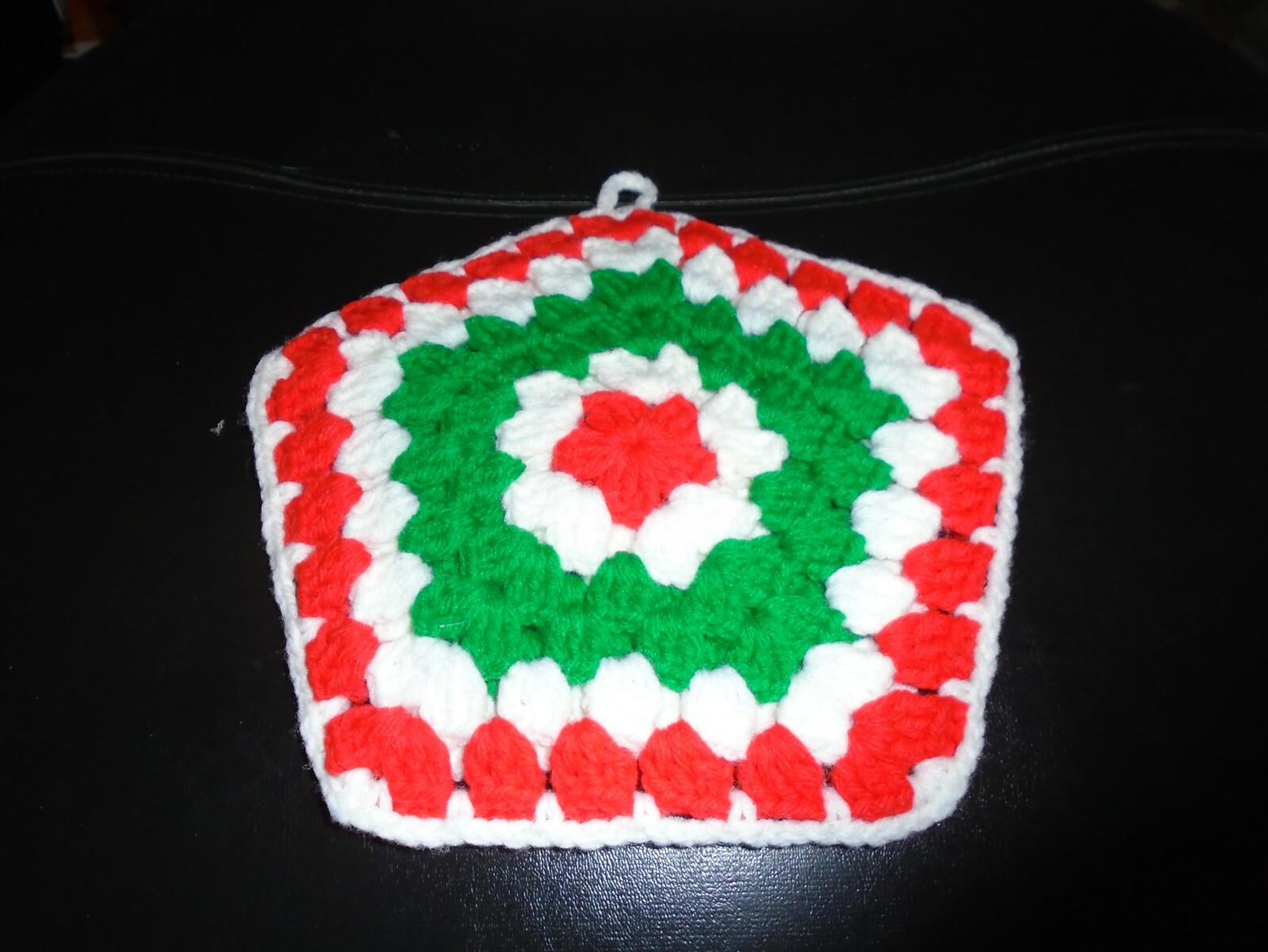 NOS HANDMADE CROCHETED RD GREEN AND WHITE HOT PAD/POT HOLDER 5 SIDED