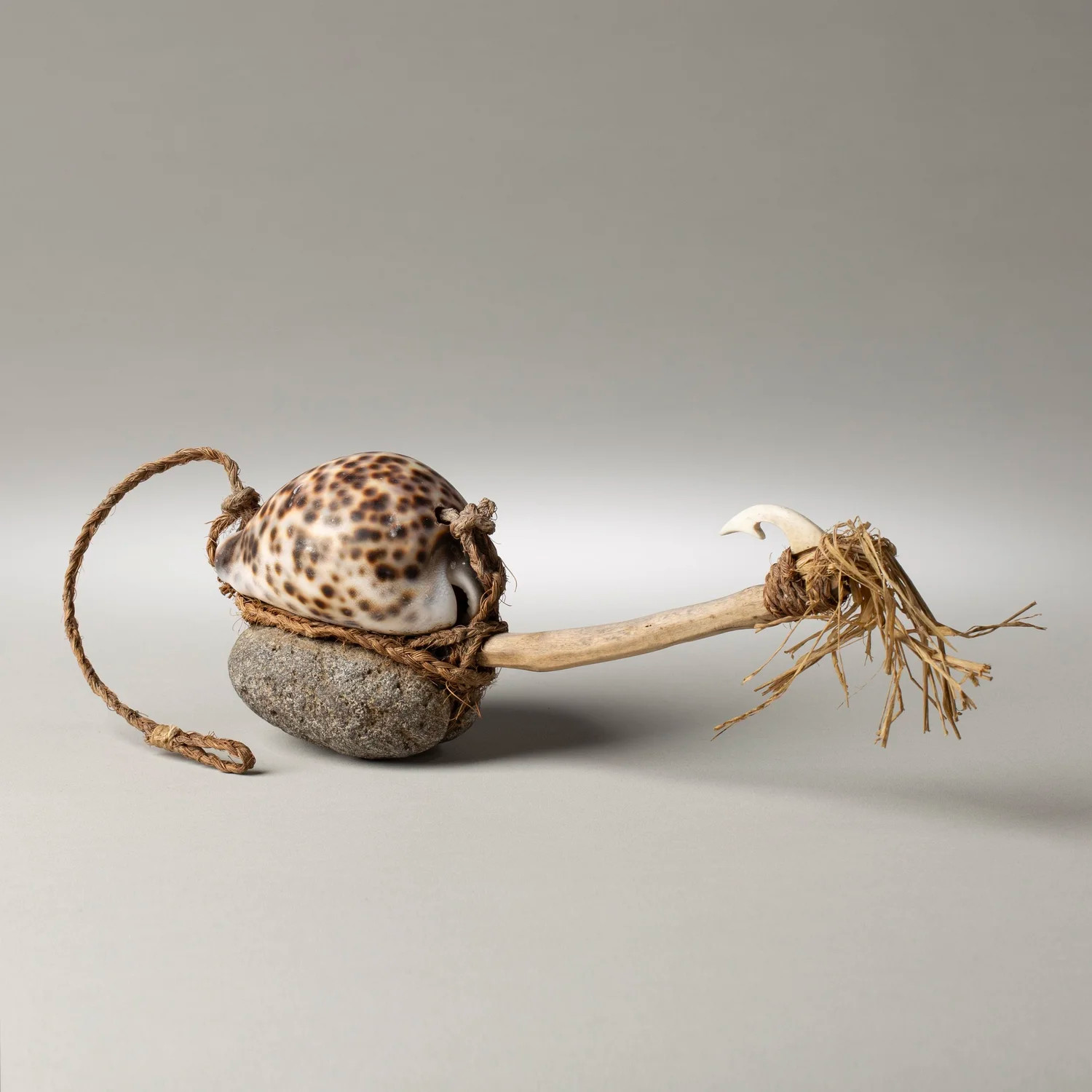 EARLY 19TH C HAWAIIAN LEHO HE’E OCTOPUS LURE COWRIE SHELL STONE BONE