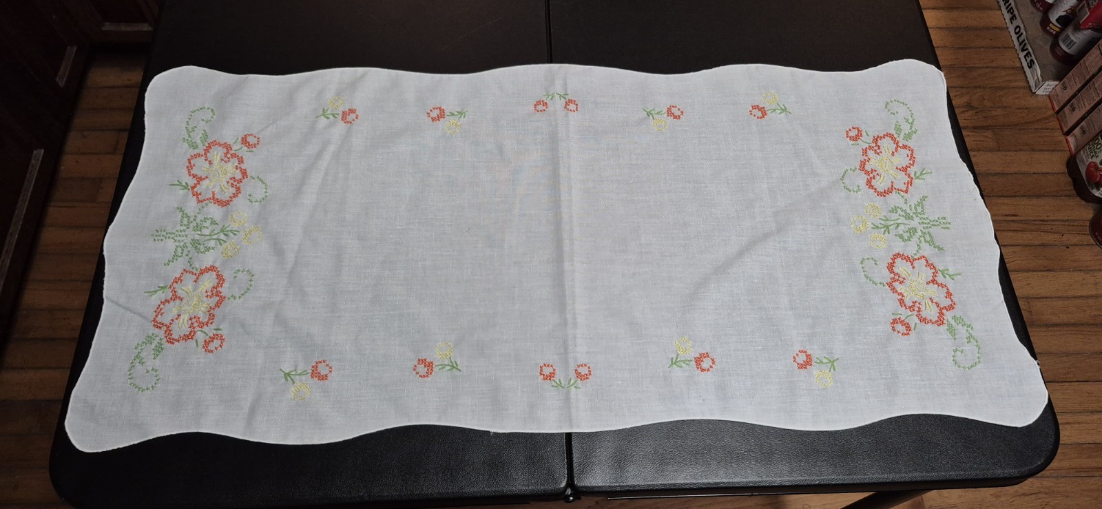 Vintage Hand Embroidered Table Runner Dresser Scarf Scalloped Edge Floral Vintage Hand Embroidered Table Runner Dresser Scarf Scalloped Edge Floral
