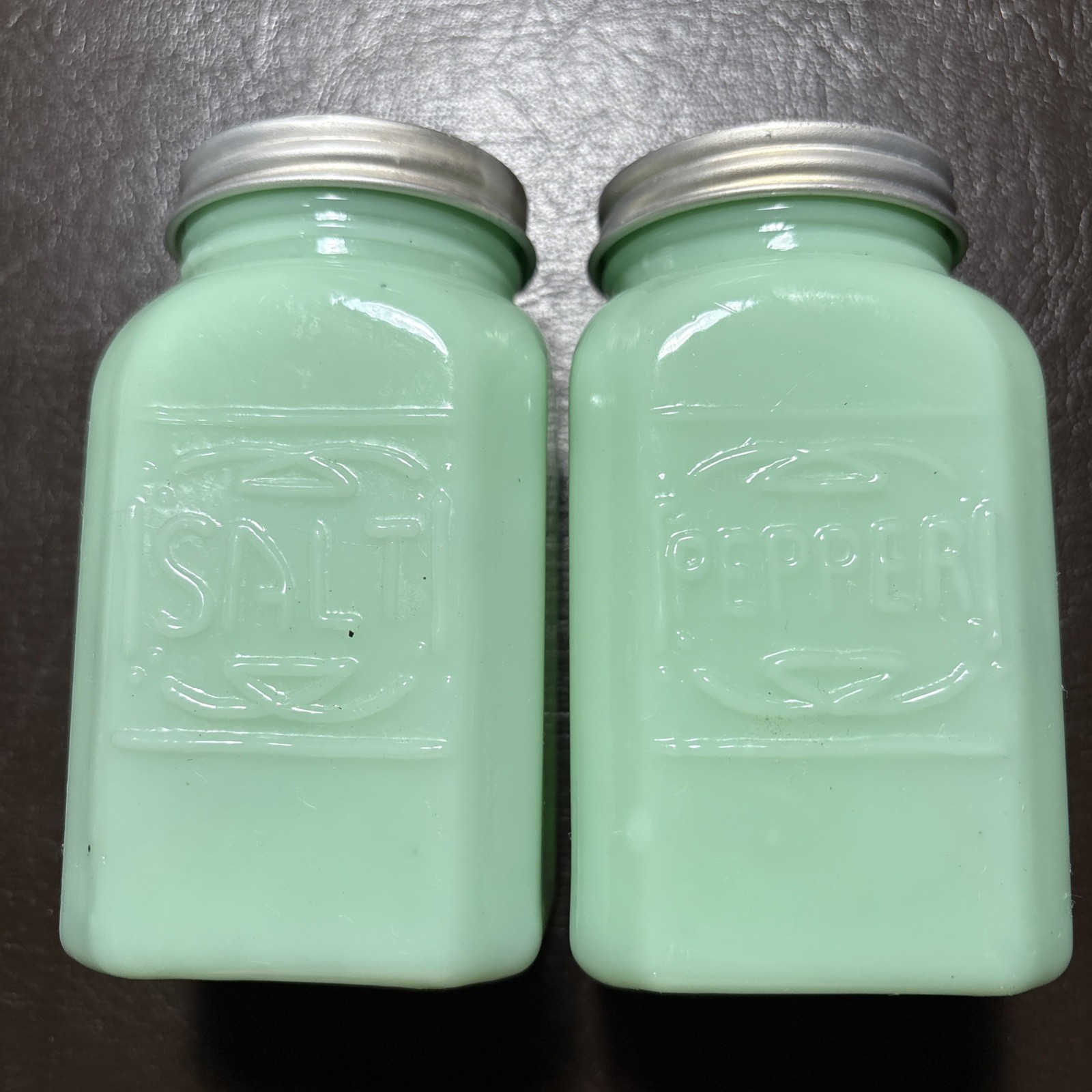 Vintage Jadeite Jadite Green Glass Salt & Pepper Shaker Set Classic Kitchen