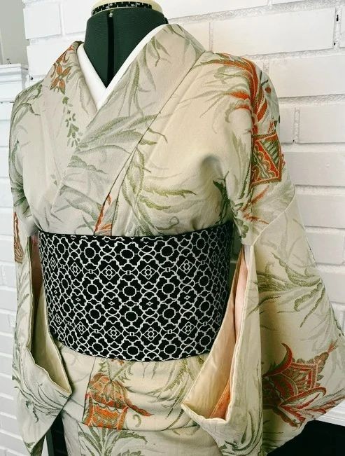 Japanese Vintage Awase Kimono – Botanical Lantern Motif, Pale Sage Green