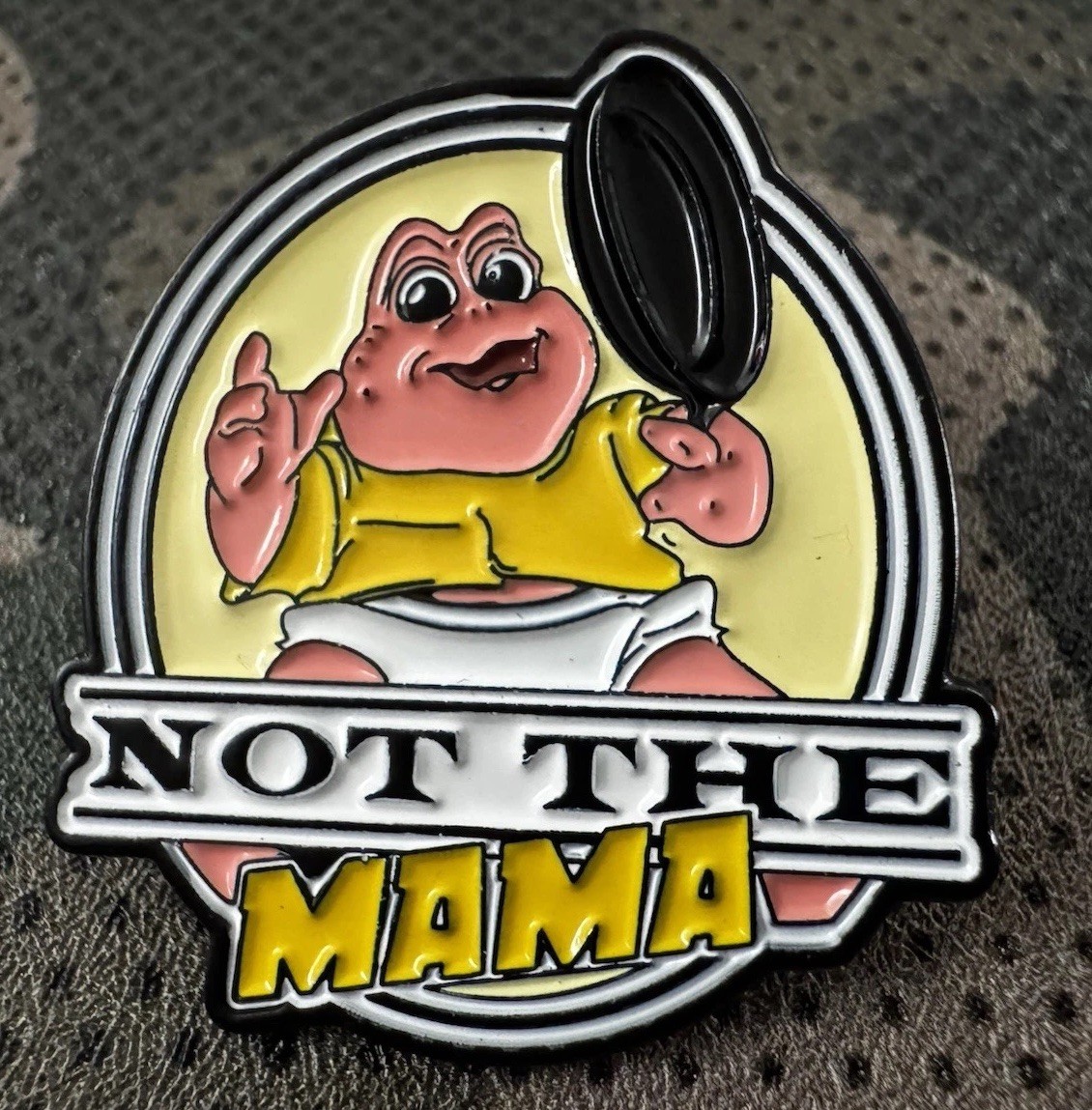 New “DINOSAURS” Tv Show NOT THE MAMA baby Sinclair Pin Brooch 90’s Nostalgia