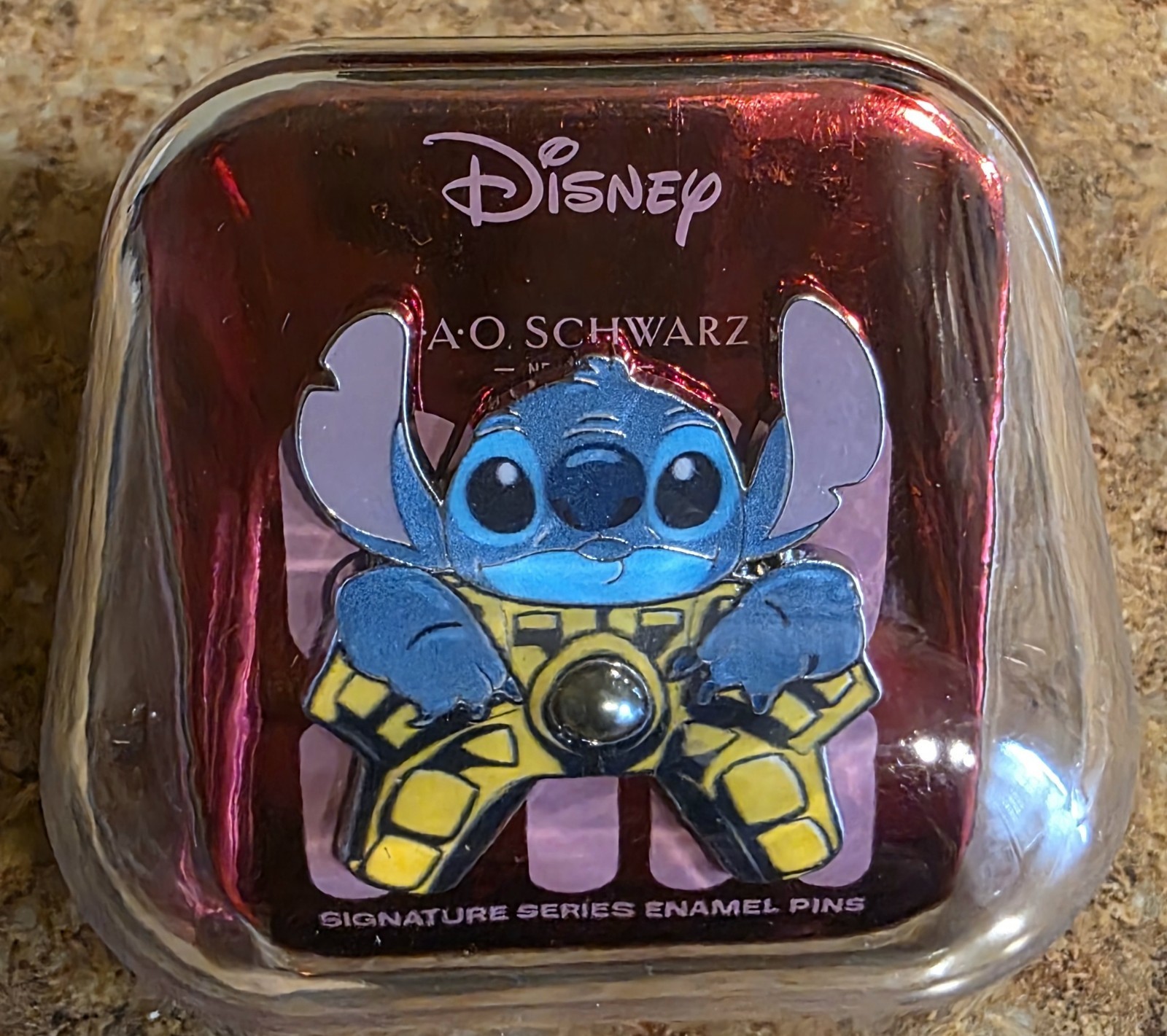 Extremely RARE Signature Series DISNEY STITCH Gaming Lovers PIN Extremely RARE Signature Series DISNEY STITCH Gaming Lovers PIN