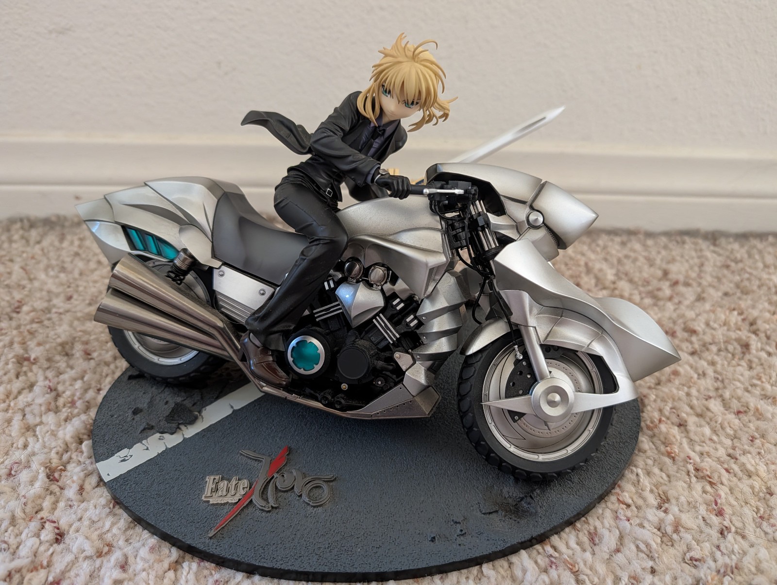 Fate/Zero Saber & Saber Motored Cuirassier 1/8 Scale Figure Fate/Zero Saber & Saber Motored Cuirassier 1/8 Scale Figure