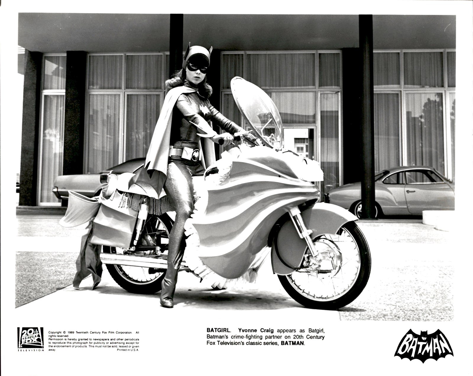 LD432 1989 2nd Gen Restrike Photo YVONNE CRAIG BATGIRL CYCLE 1960s BATMAN SERIES LD432 1989 2nd Gen Restrike Photo YVONNE CRAIG BATGIRL CYCLE 1960s BATMAN SERIES