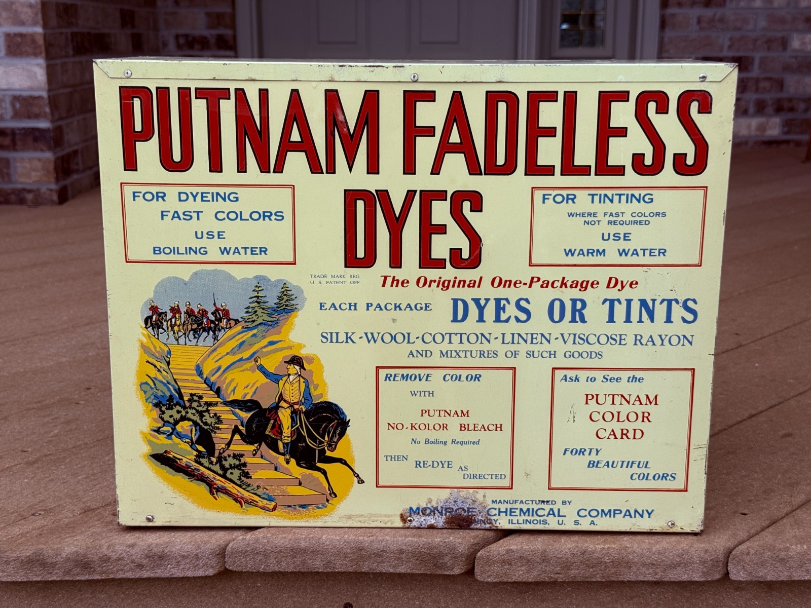 Vintage Putnam Fadeless Dyes Metal Country Store Display Cabinet Cabinet Sign Vintage Putnam Fadeless Dyes Metal Country Store Display Cabinet Cabinet Sign