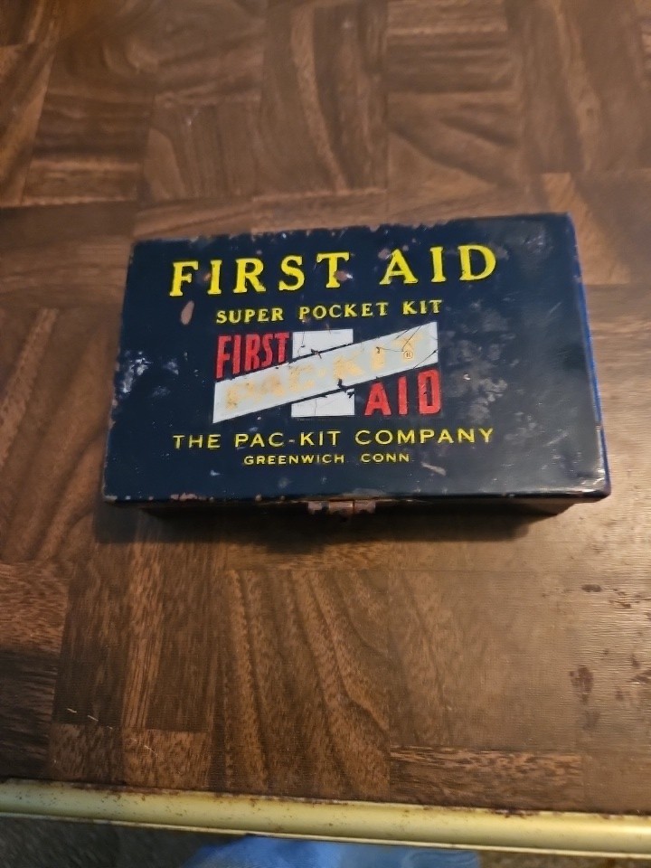 Vintage Pac-Kit First Aid Super Pocket Kit Tin Metal Box Greenwich Conn Empty Vintage Pac-Kit First Aid Super Pocket Kit Tin Metal Box Greenwich Conn Empty
