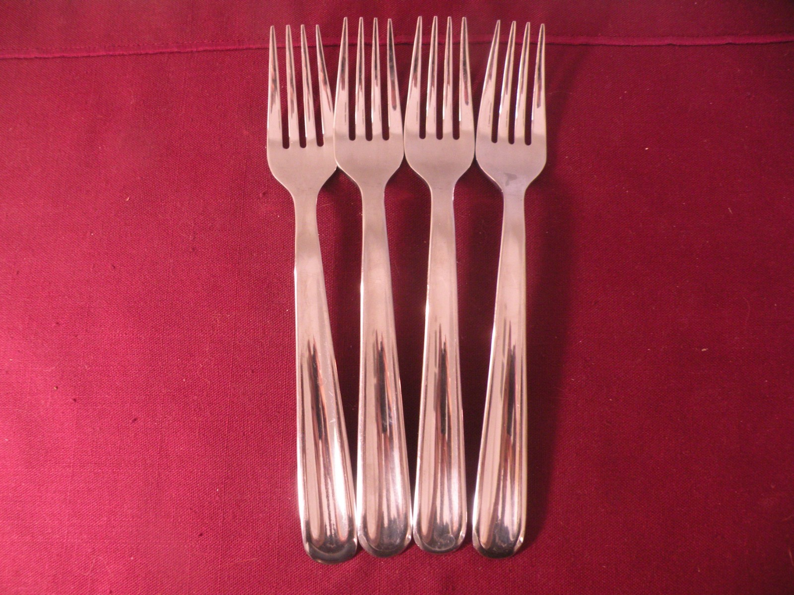 Set of 4 GS Gourmet Settings DIVA Glossy Stainless 18/10 Dinner Forks 8 1/8\
