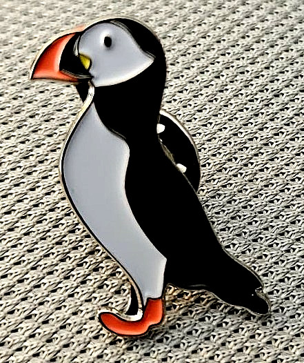 BEAUTIFUL VINTAGE  ICELAND 2026 PIN BADGE \