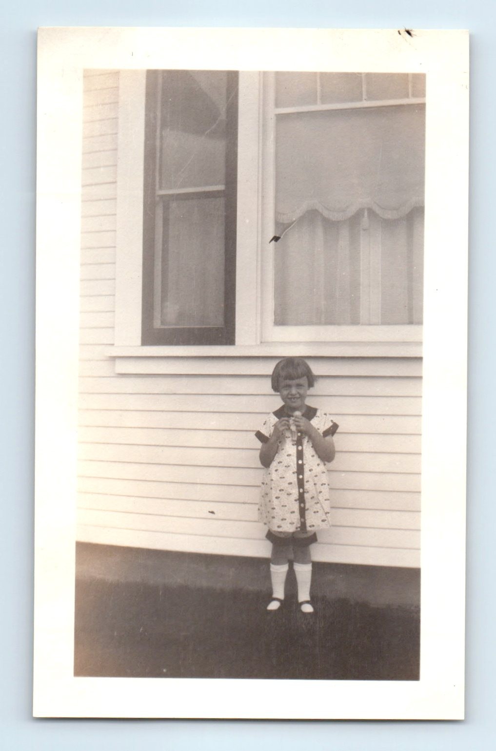 Old Vintage Photo SOLO GIRL STANDING OUTSIDE HOUSE ORIGINAL SNAPSHOT PICTURE