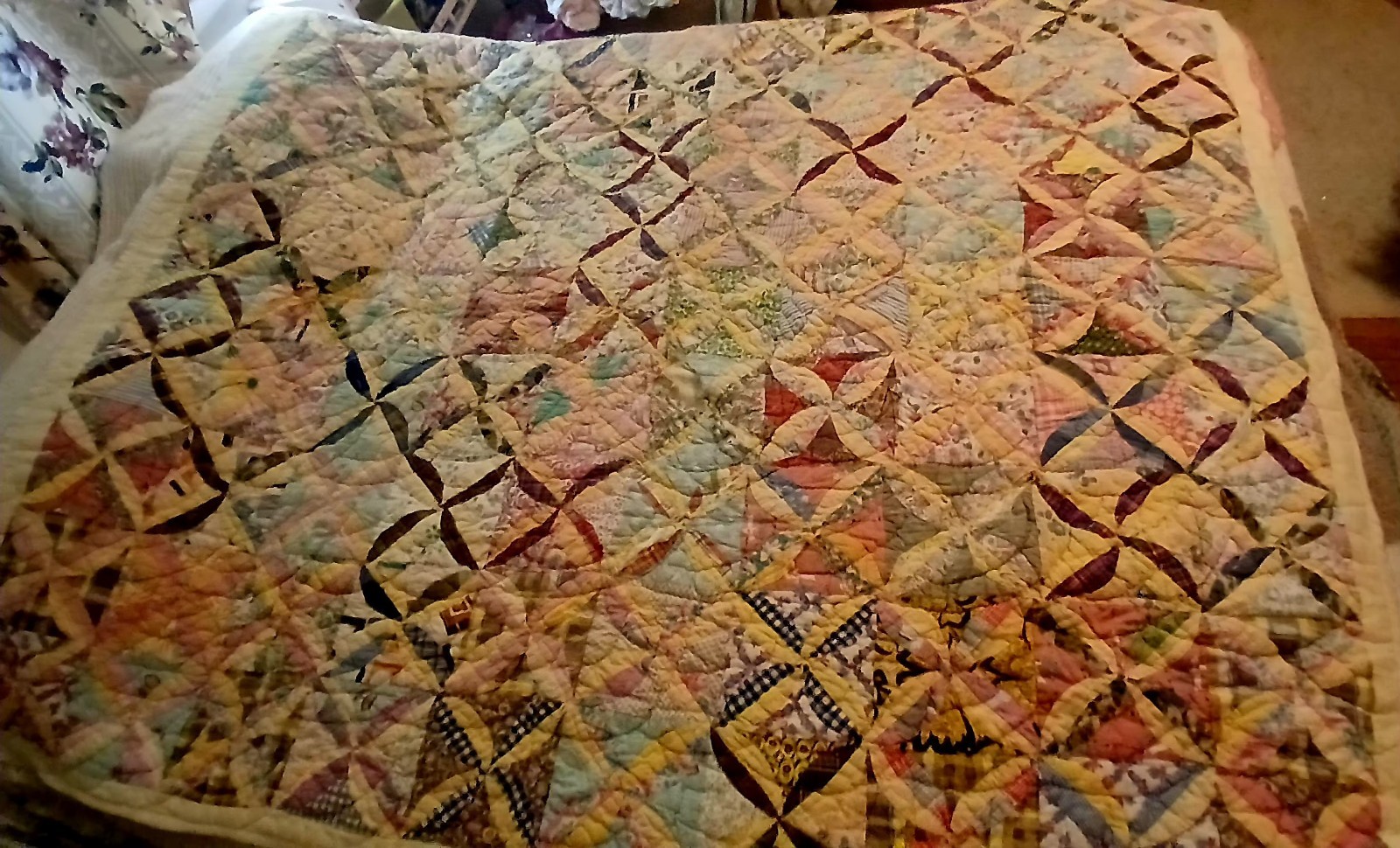 ANTIQUE 🌞 YELLOW MULTICOLOR PINWHEEL HANDSEWN COTTON FEEDSACKS QUILT 62\