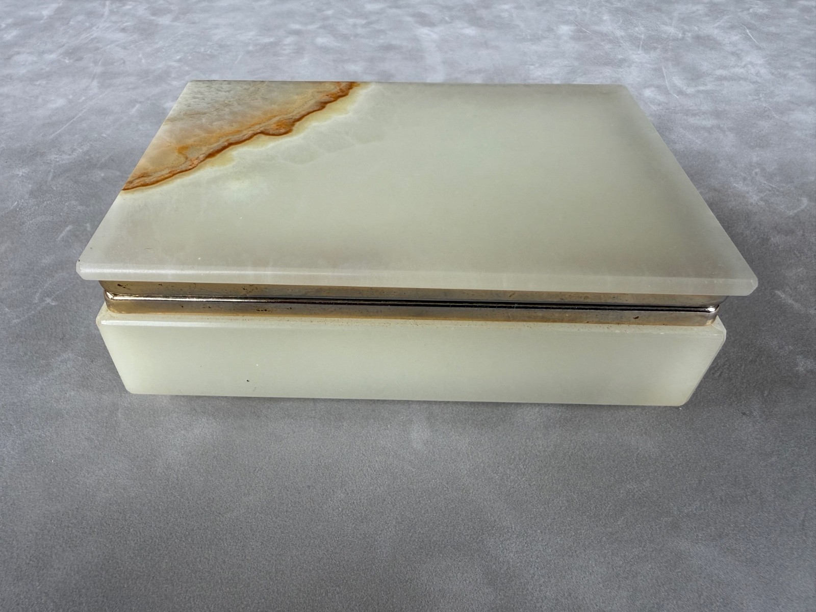 Very nice, vintage onyx cigarette/jewelry/trinket box 6 Very nice, vintage onyx cigarette/jewelry/trinket box 6