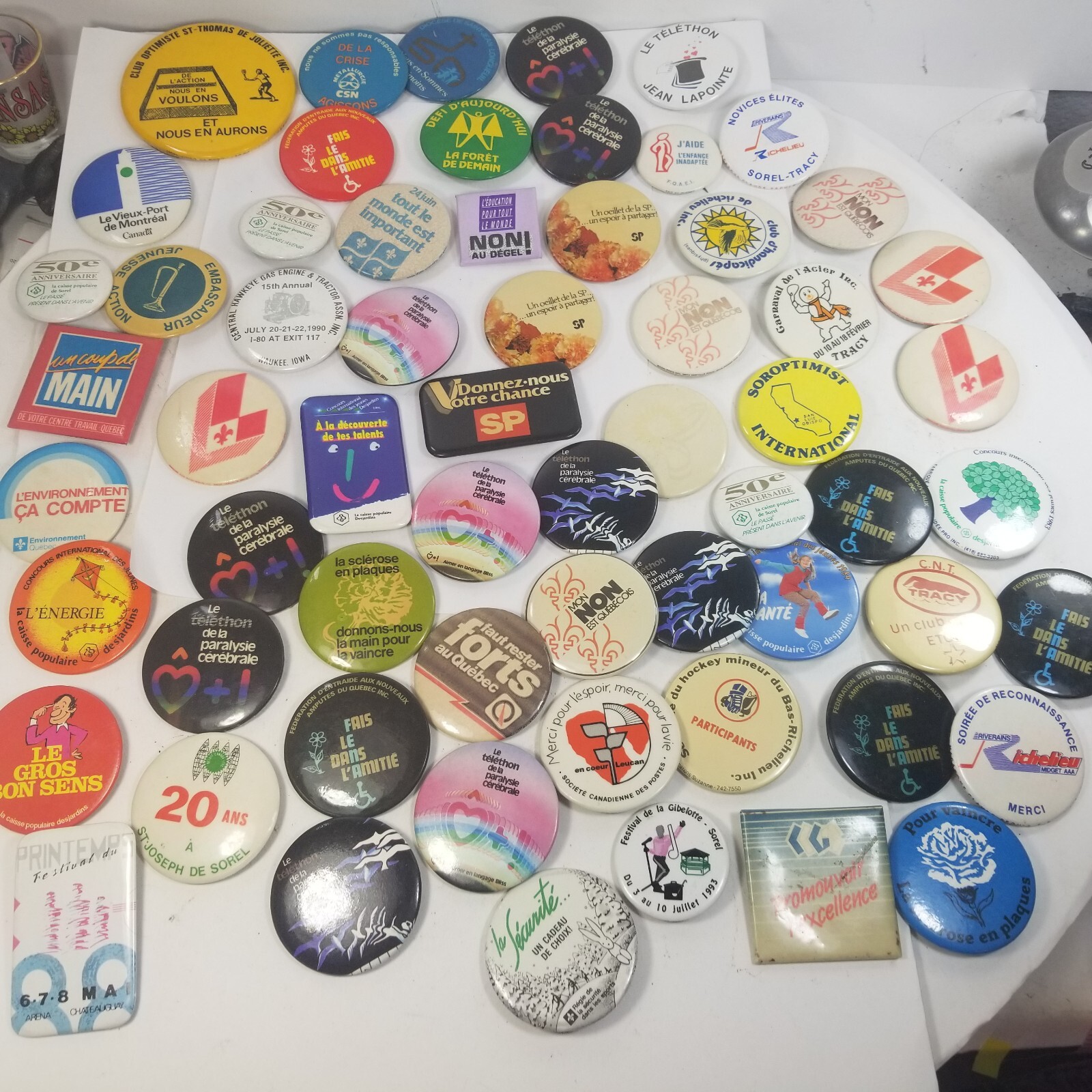 Vintage French Canada Quebec Promo Advertising Oldschool Round Pin Buttons Lot