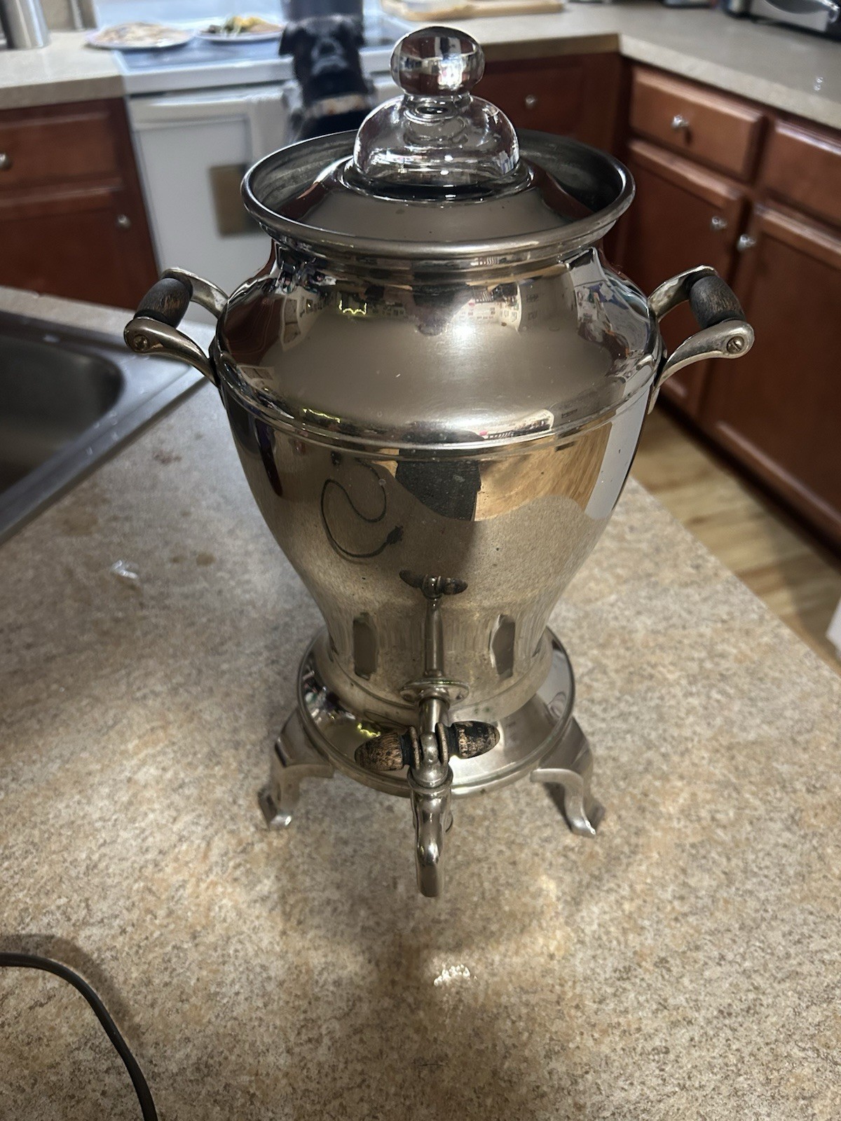 VINTAGE UNIVERSAL-LANDERS COFFEE POT PERCOLATOR 8 CUP SIZE VINTAGE UNIVERSAL-LANDERS COFFEE POT PERCOLATOR 8 CUP SIZE