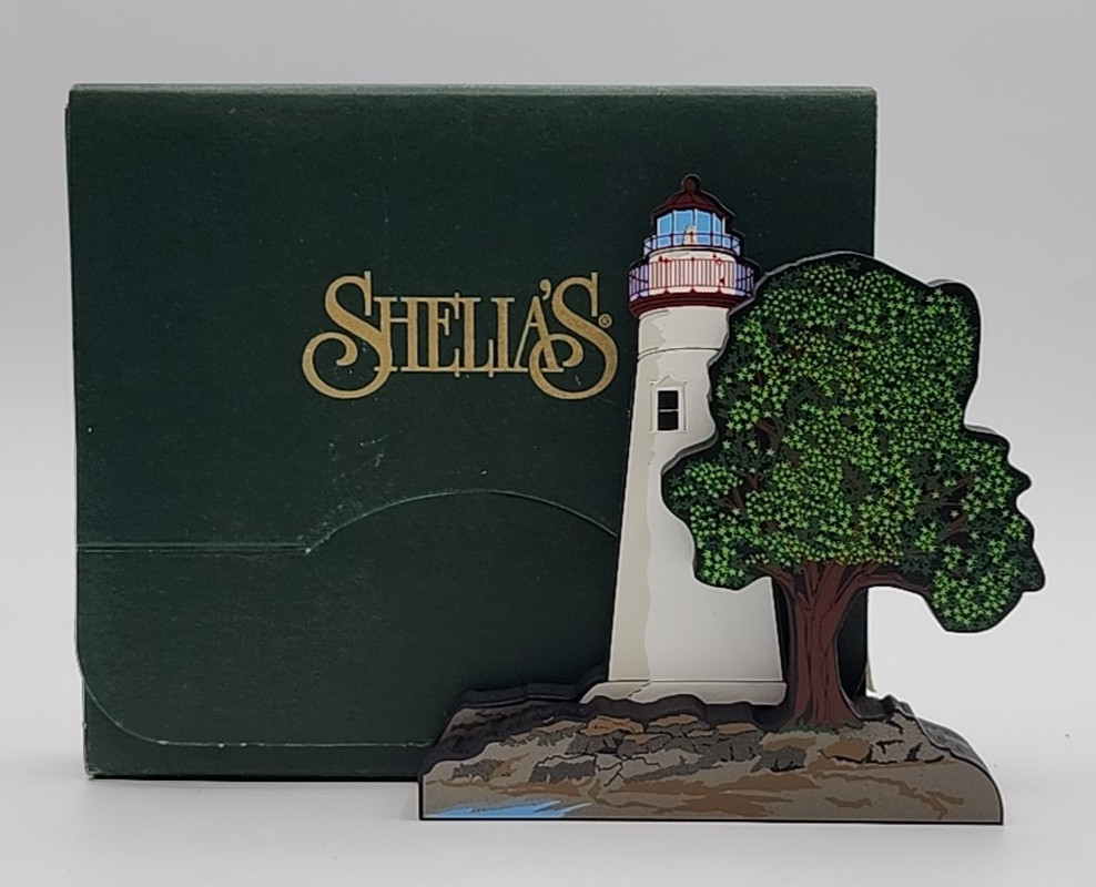 Shelia\'s Collectibles Shelf Sitter Marblehead Light Bay Point Ohio w/ Box