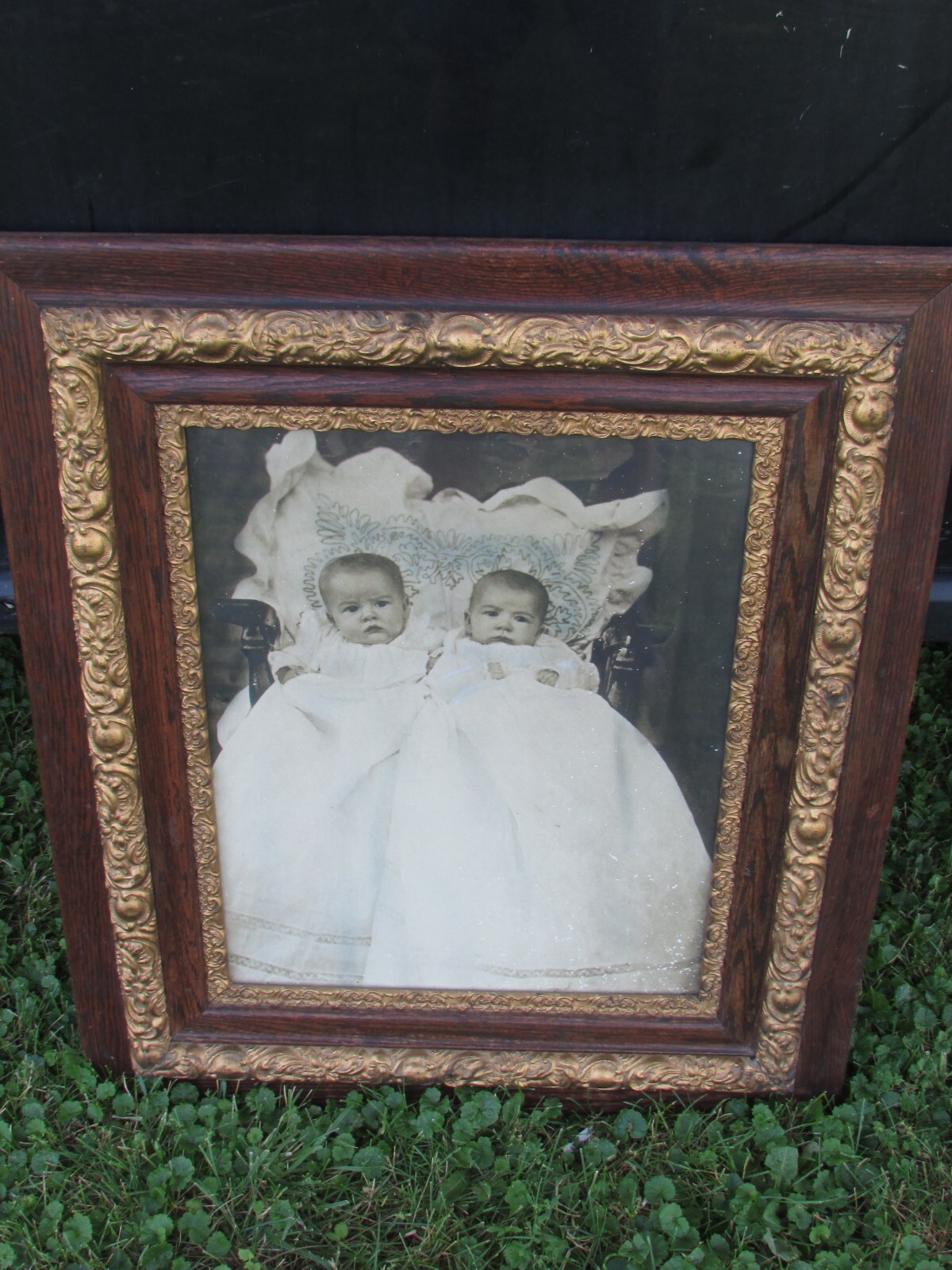 1900s VICTORIAN Gold GILDED Carved OAK Picture Frame w/IDENTICAL TWINS Photo 
