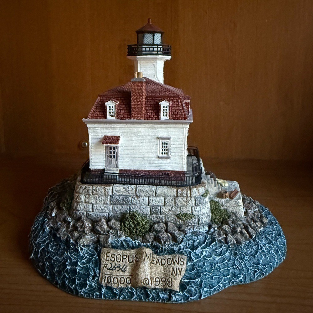 Esopus Meadows NY  Lighthouse Model. HARBOUR LIGHTS COLLECTION -#231