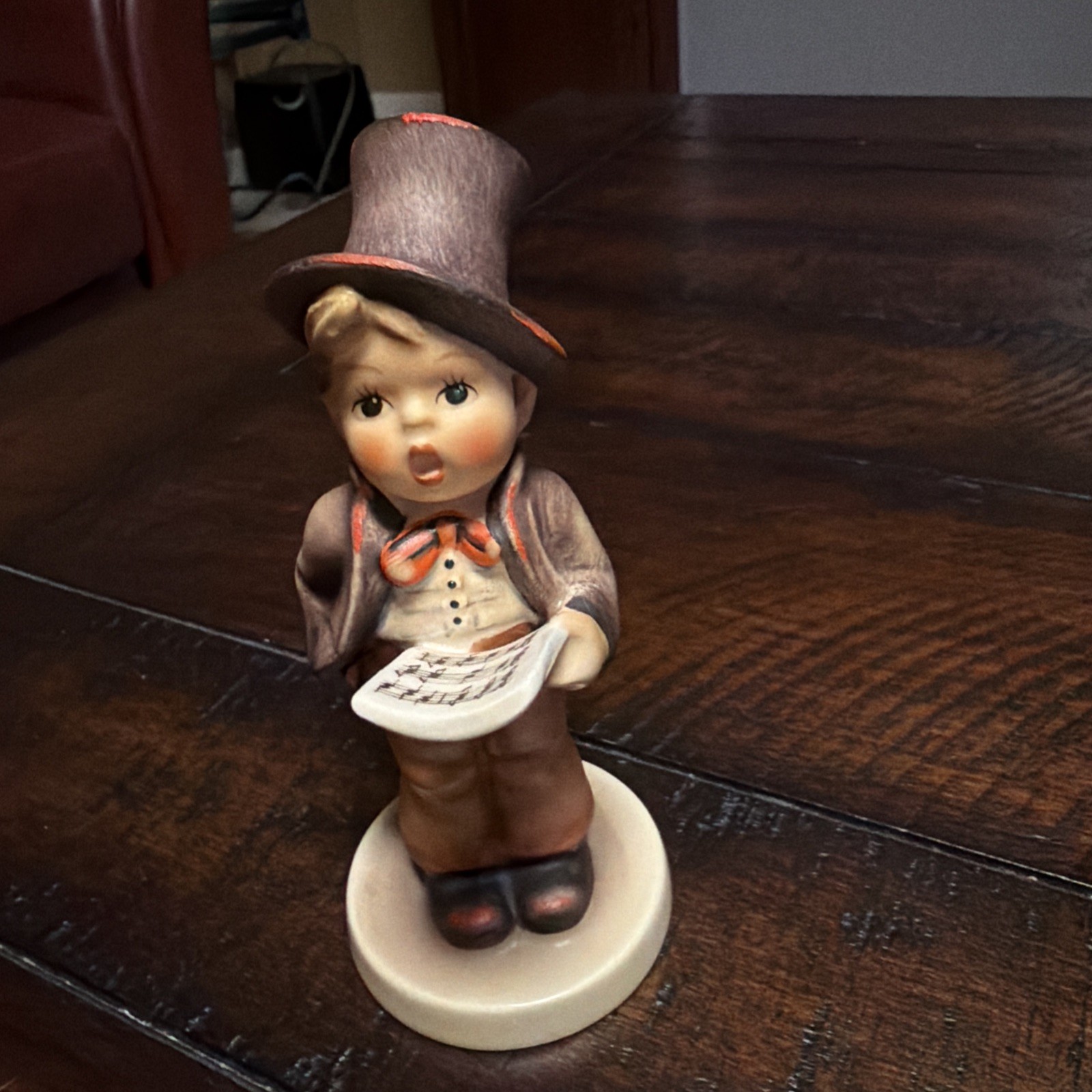 Goebel Hummel Street Singer 131 Figurine