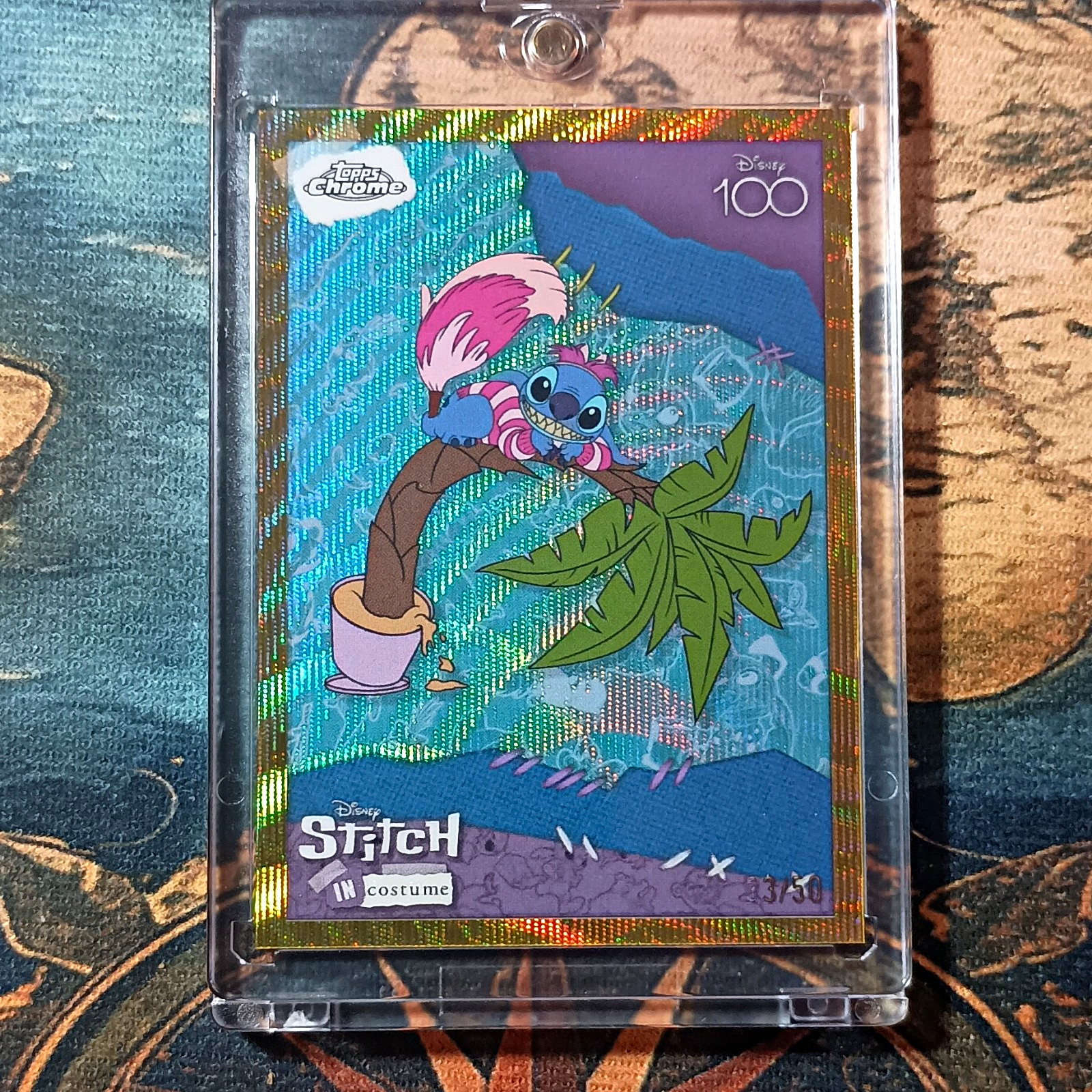 Topps 2023 Chrome Disney 100 Stitch Welcome to Wonderland 33/50 gold