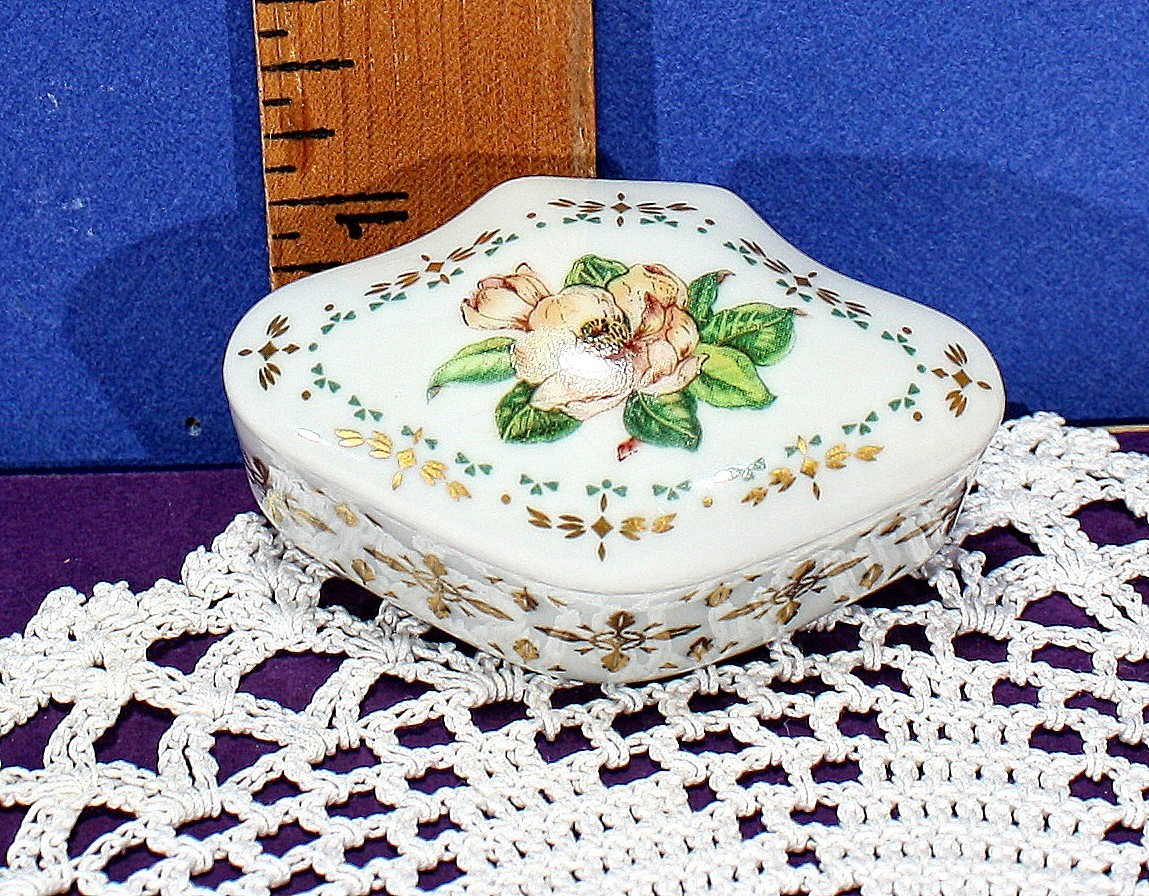 DAR Magnolia Limoges Porcelain Trinket Box 1991 Flowers of Colonial America