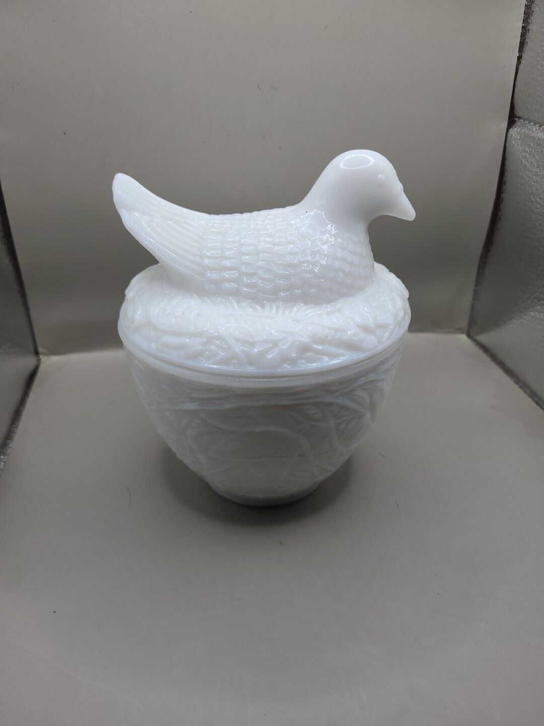 Avon White Milk Glass Dove Bird on Nest Covered Vanity Trinket Dish Bowl Vtg