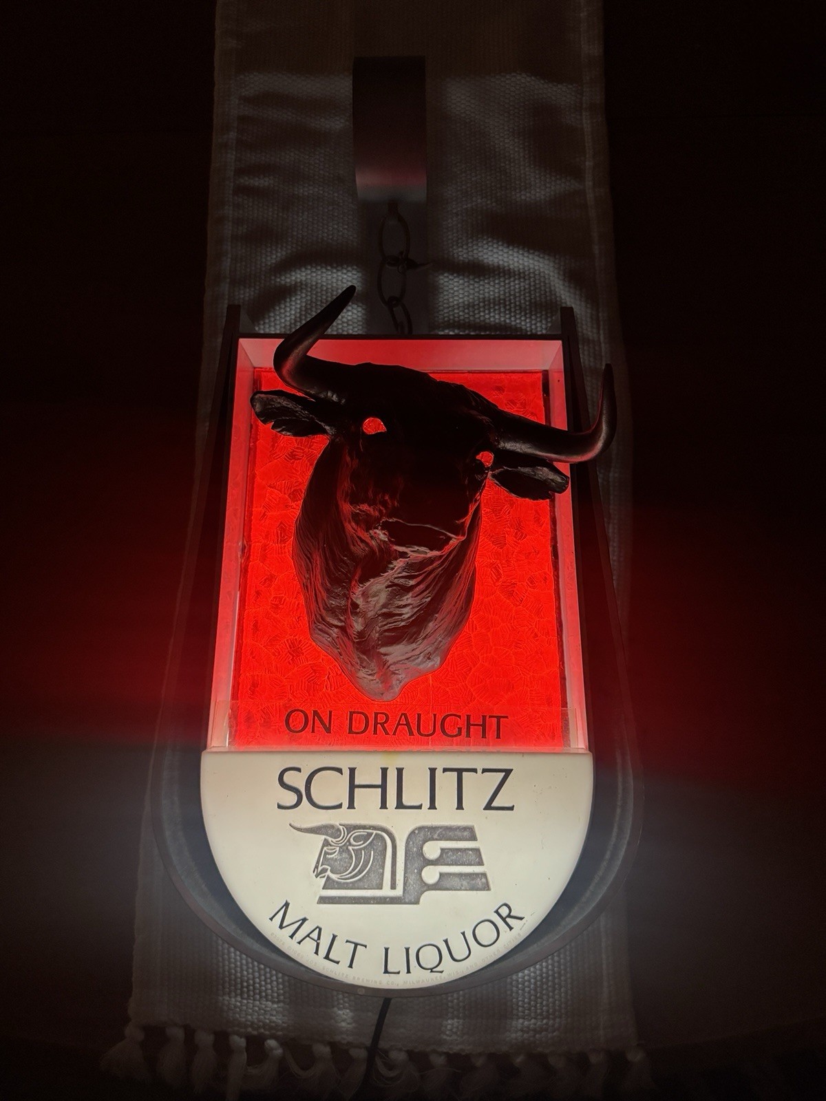 Vintage 1968 Schlitz Malt Liquor lighted bull sign