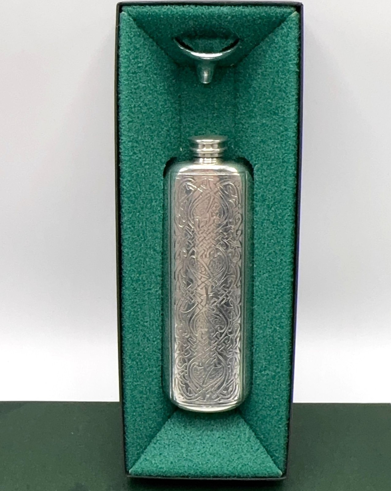 Scottish Piper Pewter Celtic Knot Slim Hip Flask Engraved Made in UK Box Funnel Scottish Piper Pewter Celtic Knot Slim Hip Flask Engraved Made in UK Box Funnel