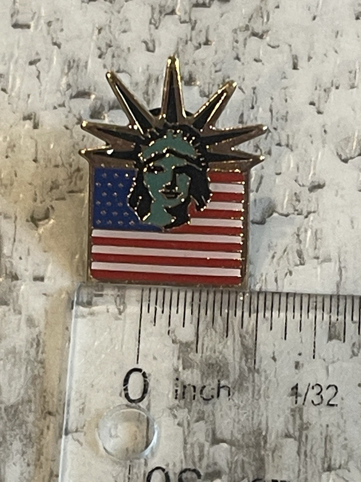 Vintage 1983 USA Flag With Statue Of Liberty Head Patriotic Lapel Hat Pin Vintage 1983 USA Flag With Statue Of Liberty Head Patriotic Lapel Hat Pin