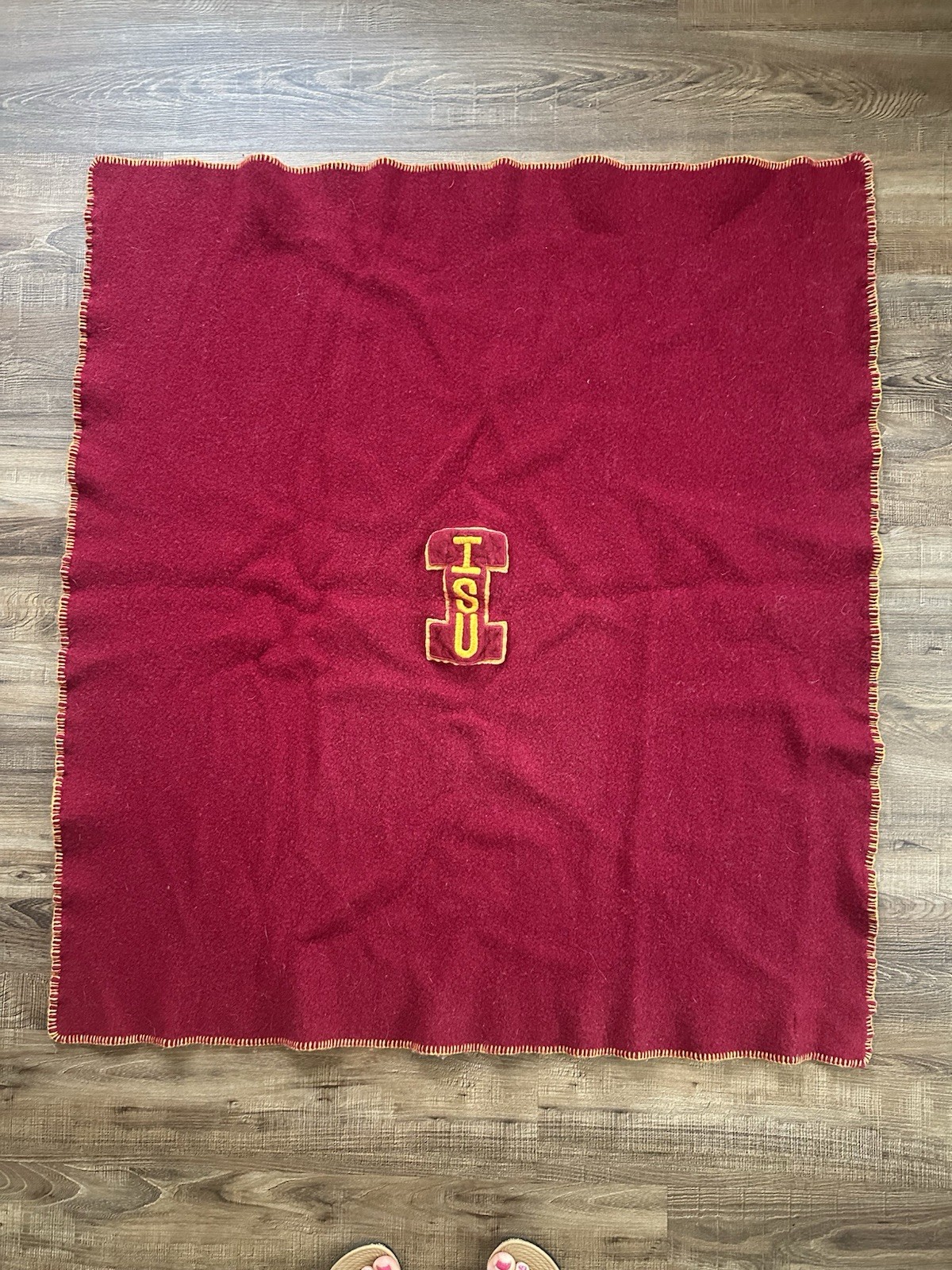 Vintage Wool Illinois State University Maroon Wool Blanket Amanda Woolen Mills Vintage Wool Illinois State University Maroon Wool Blanket Amanda Woolen Mills