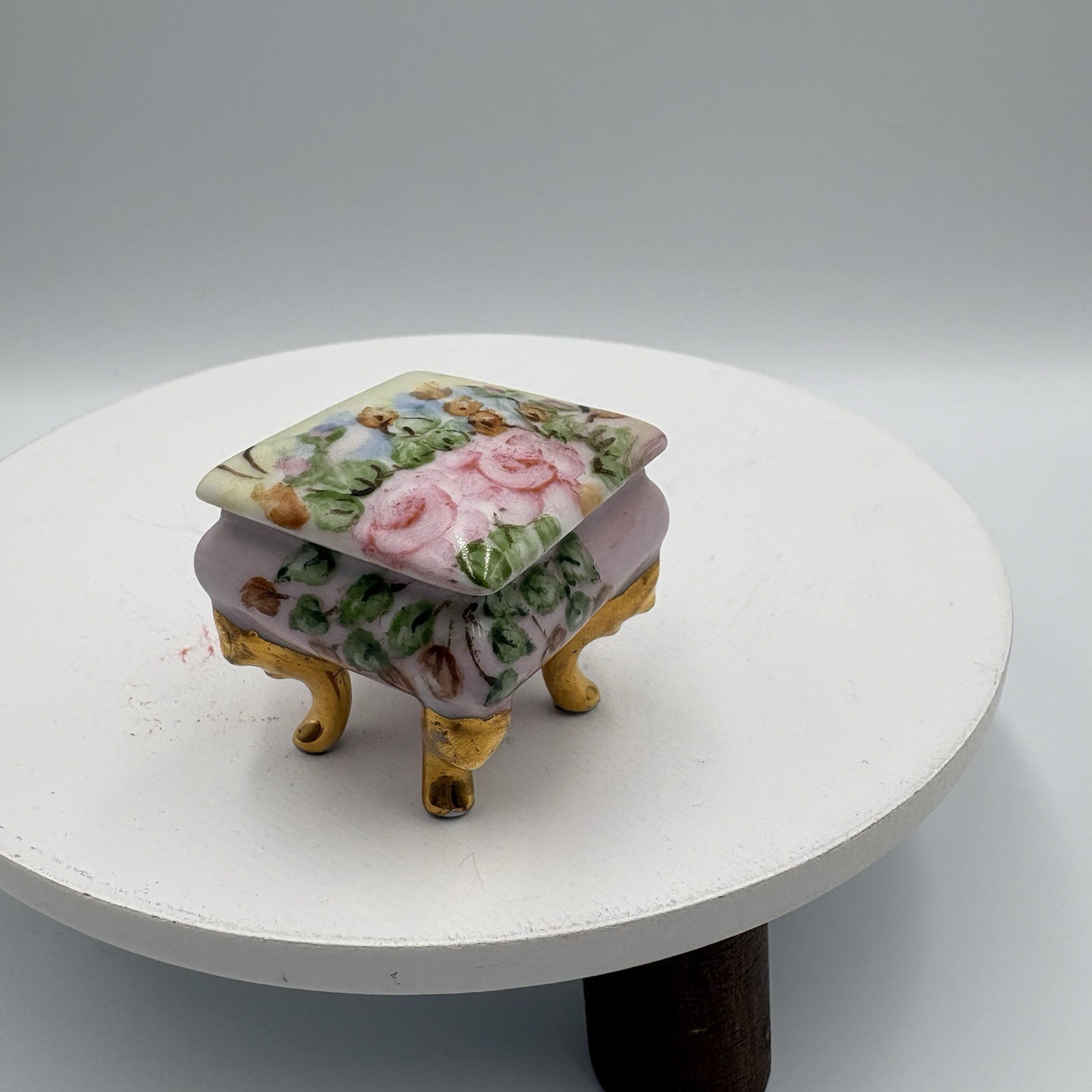 Vintage Porcelain Gold Footed Hand Painted Floral Covered Trinket Box Pink Vintage Porcelain Gold Footed Hand Painted Floral Covered Trinket Box Pink