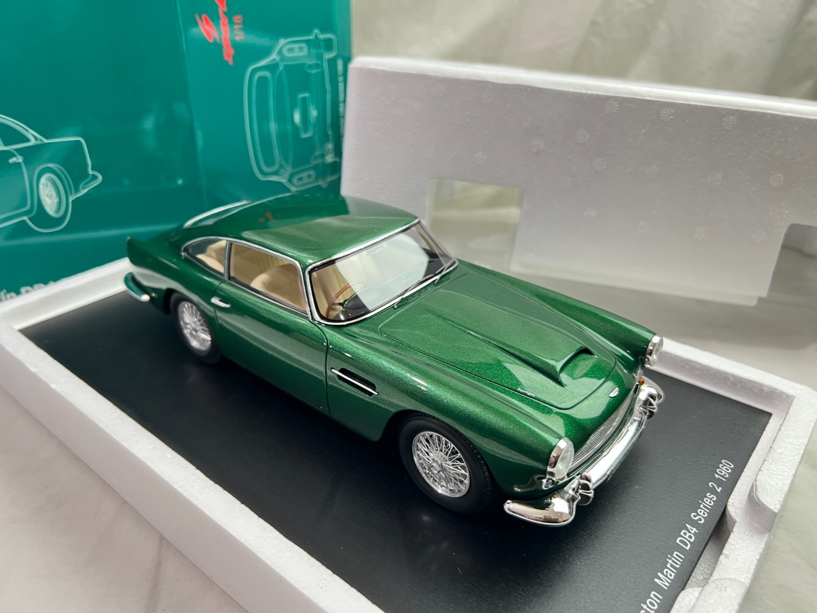 1/18 SCALE Spark 1960 Aston Martin DB4 Series 2 Green
