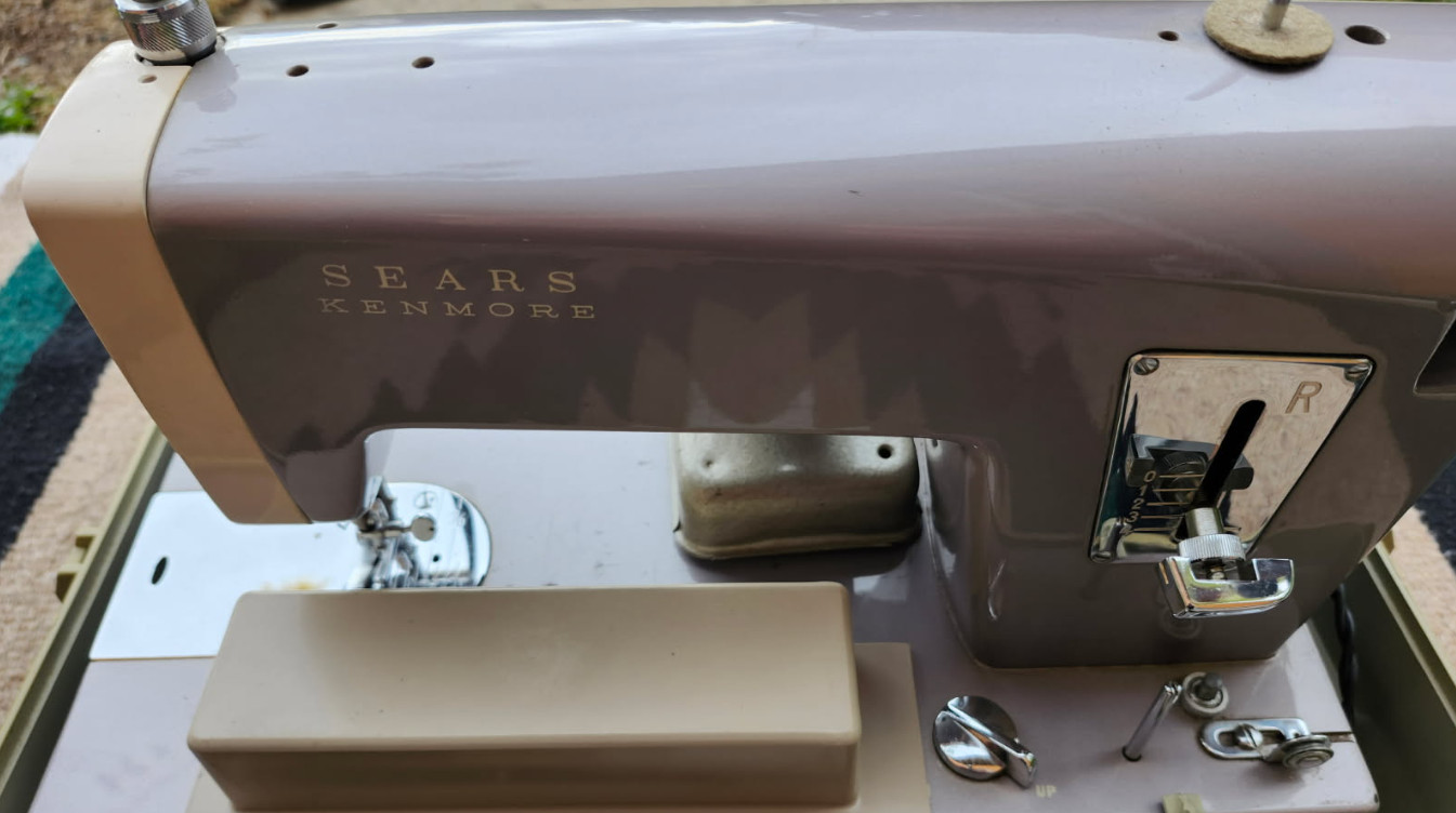Vintage Sears Kenmore Sewing Machine Model 1120 Petal & Case TESTED